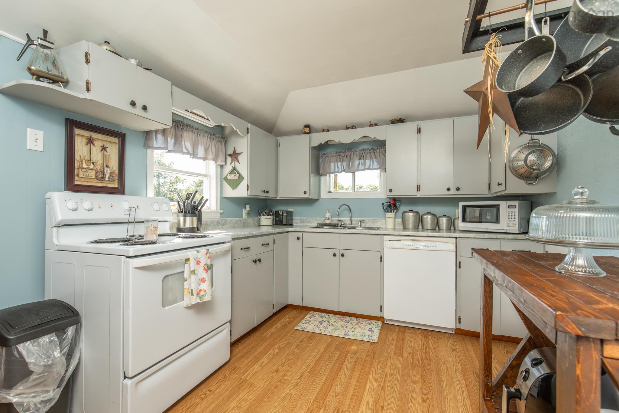 $189,900.00: 37 Pleasant Street, Yarmouth