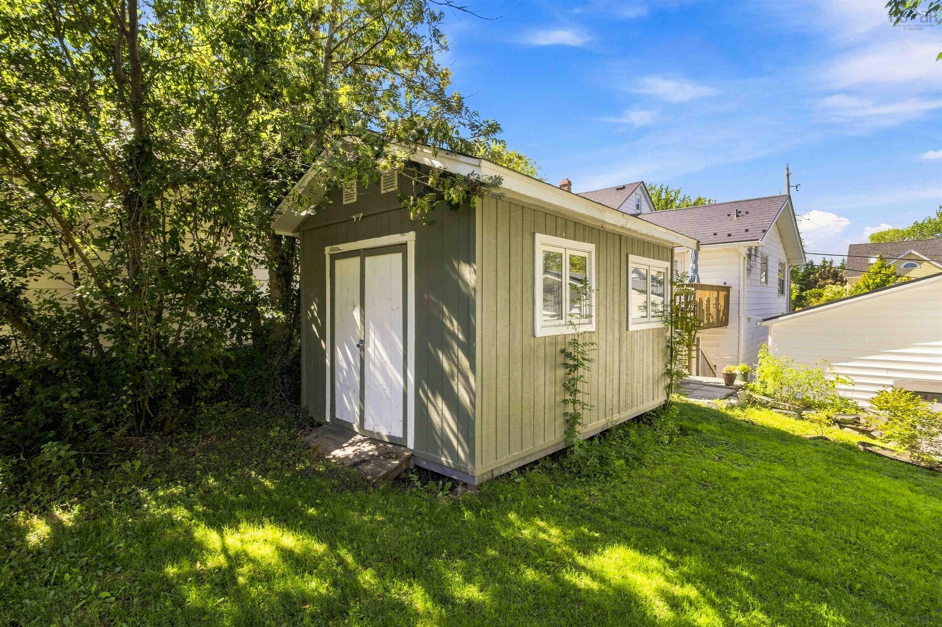 $725,000.00: 7 School Avenue, Fairview