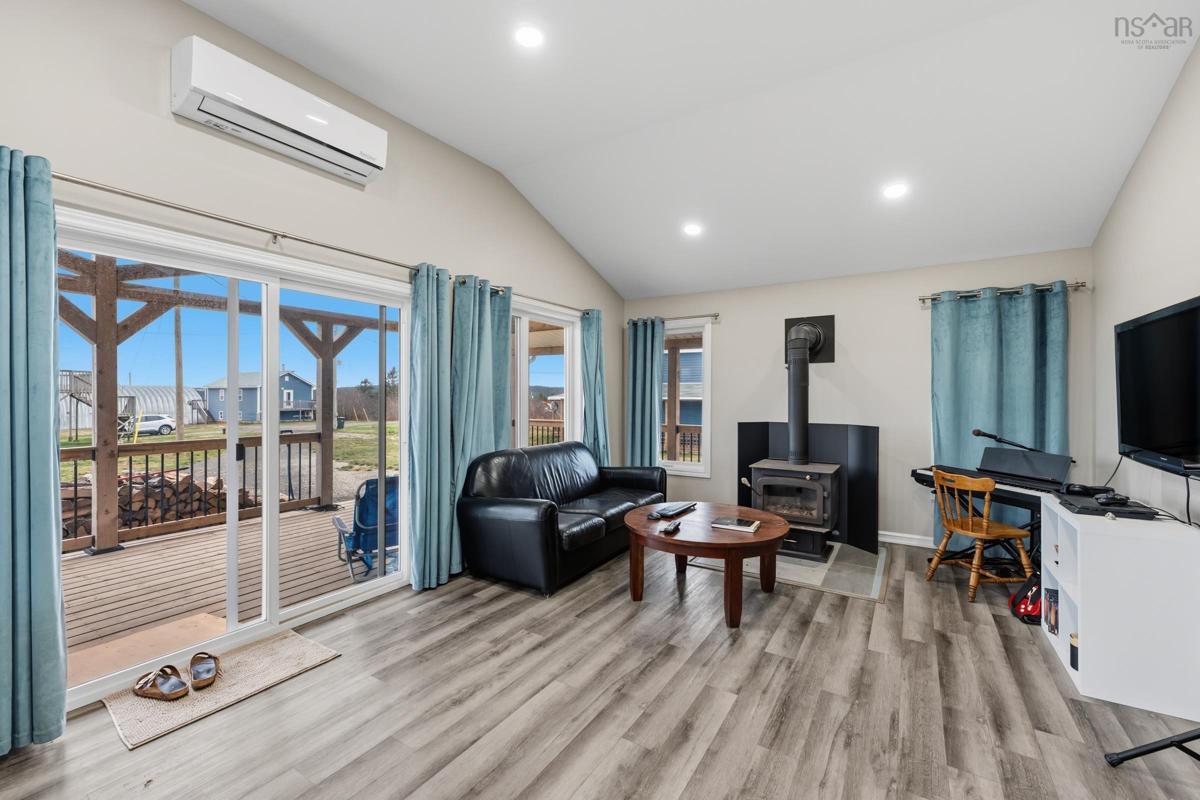 $899,000.00: 42 Beecher