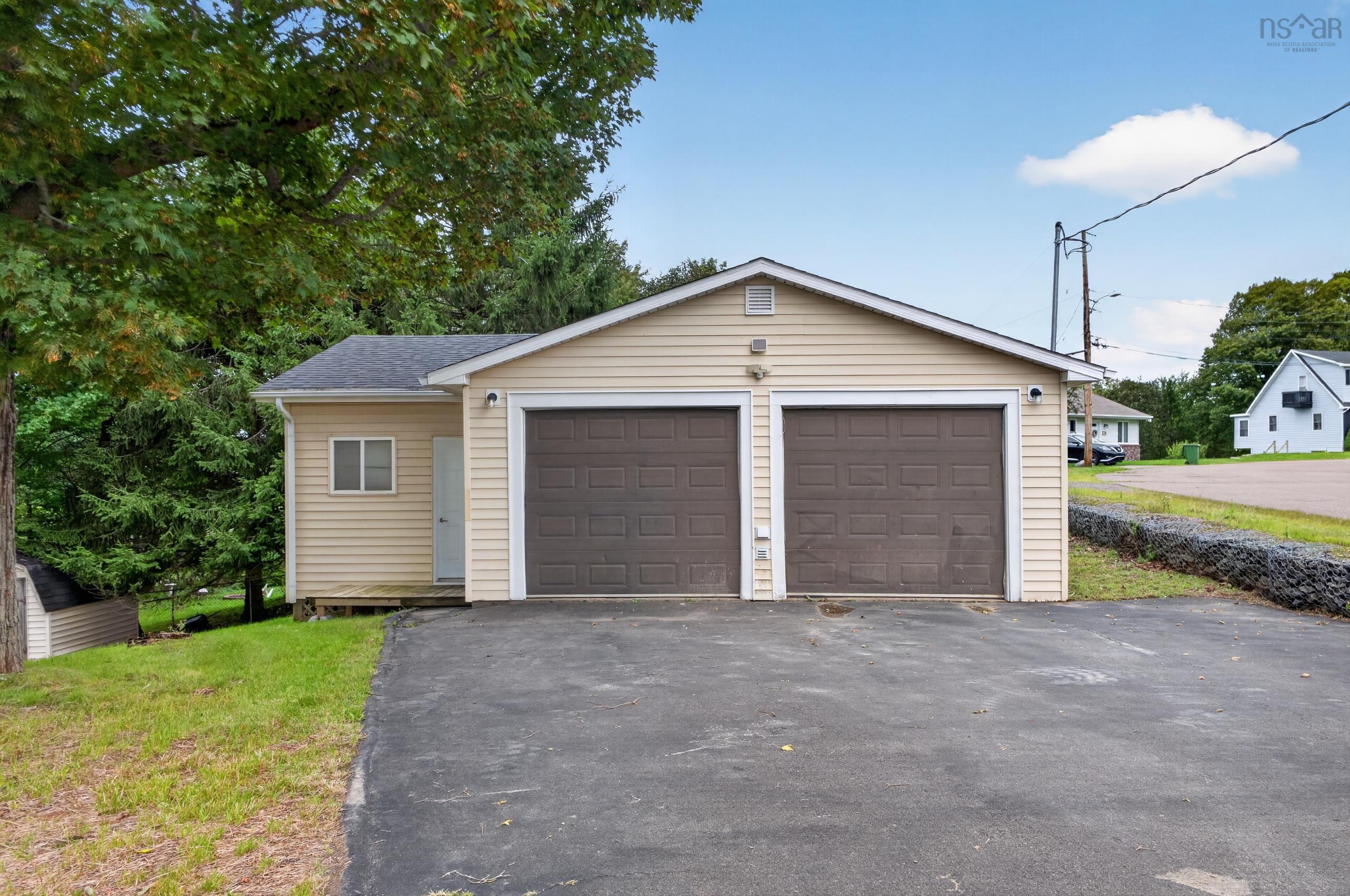 $385,000.00: 35 Lockhart Avenue, Lower Truro