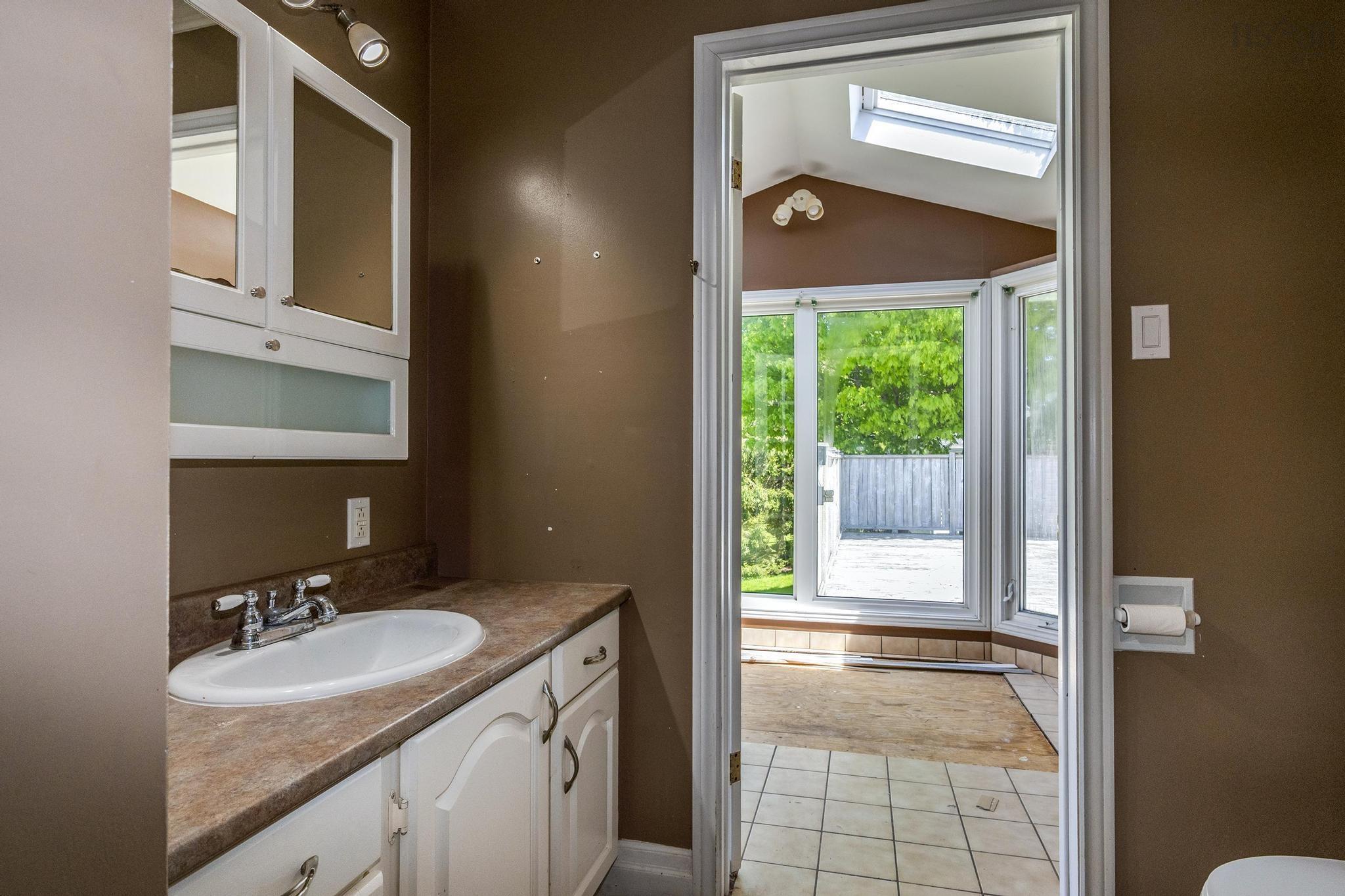 $385,000.00: 35 Lockhart Avenue, Lower Truro