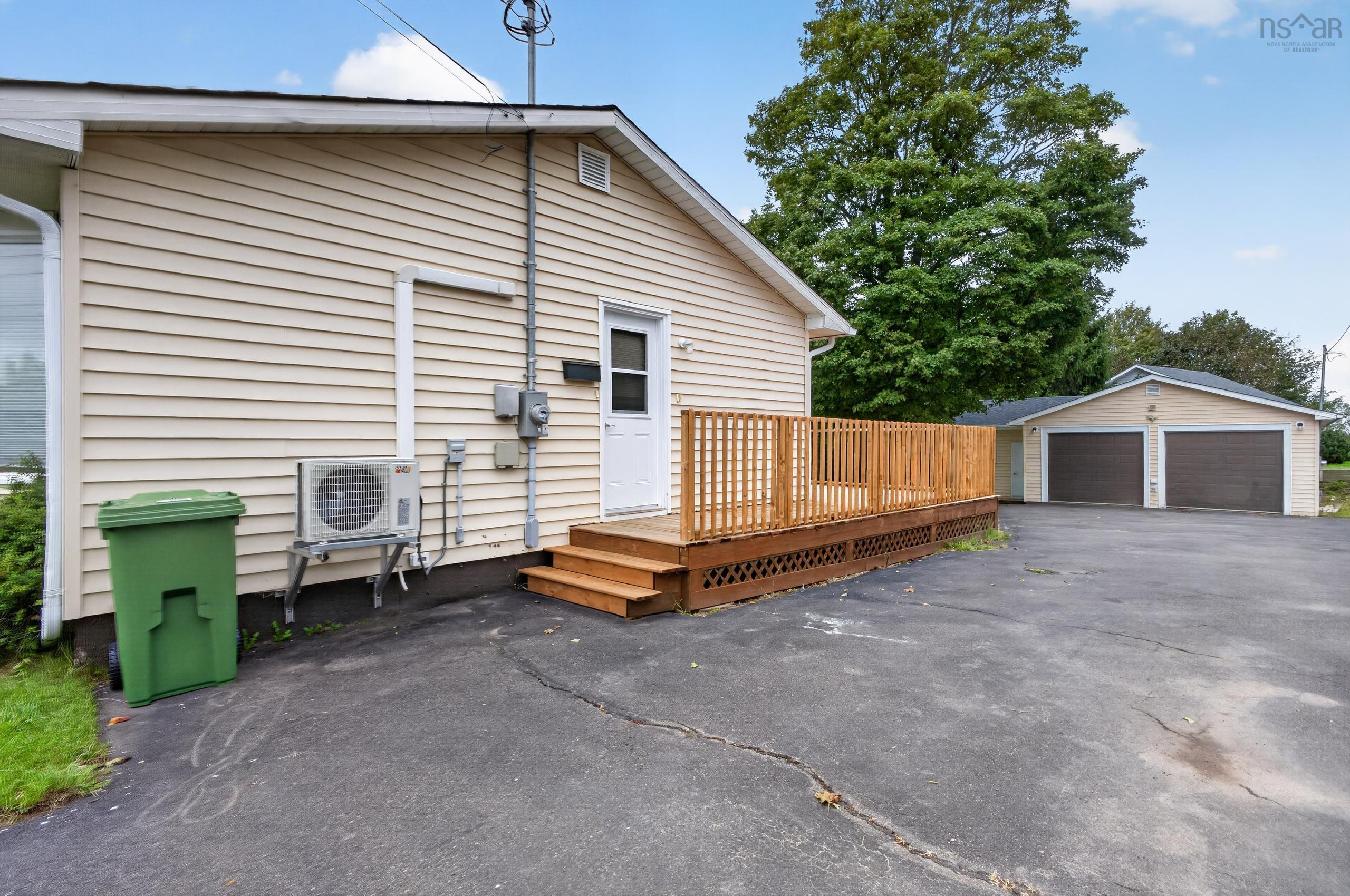 $385,000.00: 35 Lockhart Avenue, Lower Truro