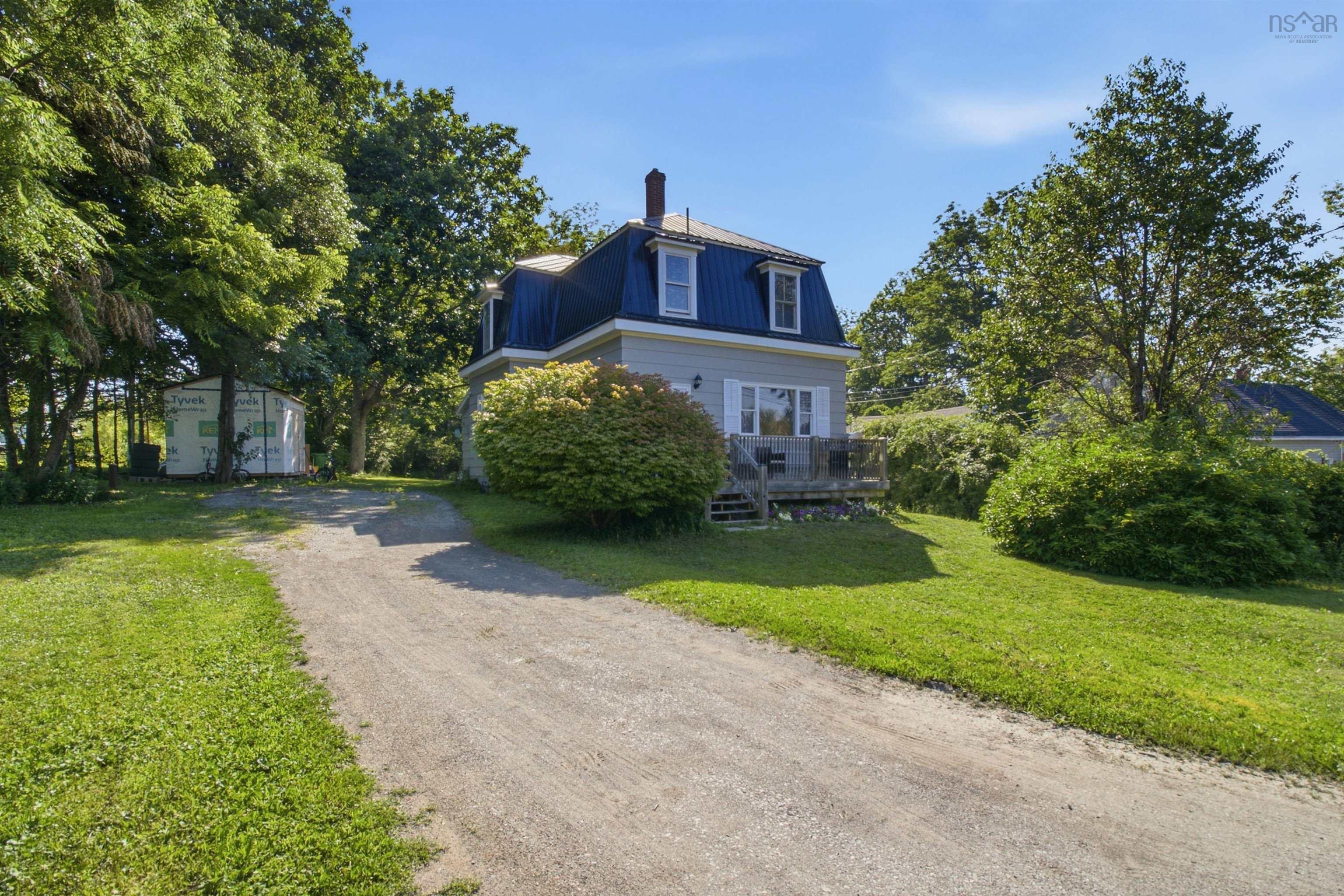 $284,900.00: 5480 Highway 215, Kempt Shore