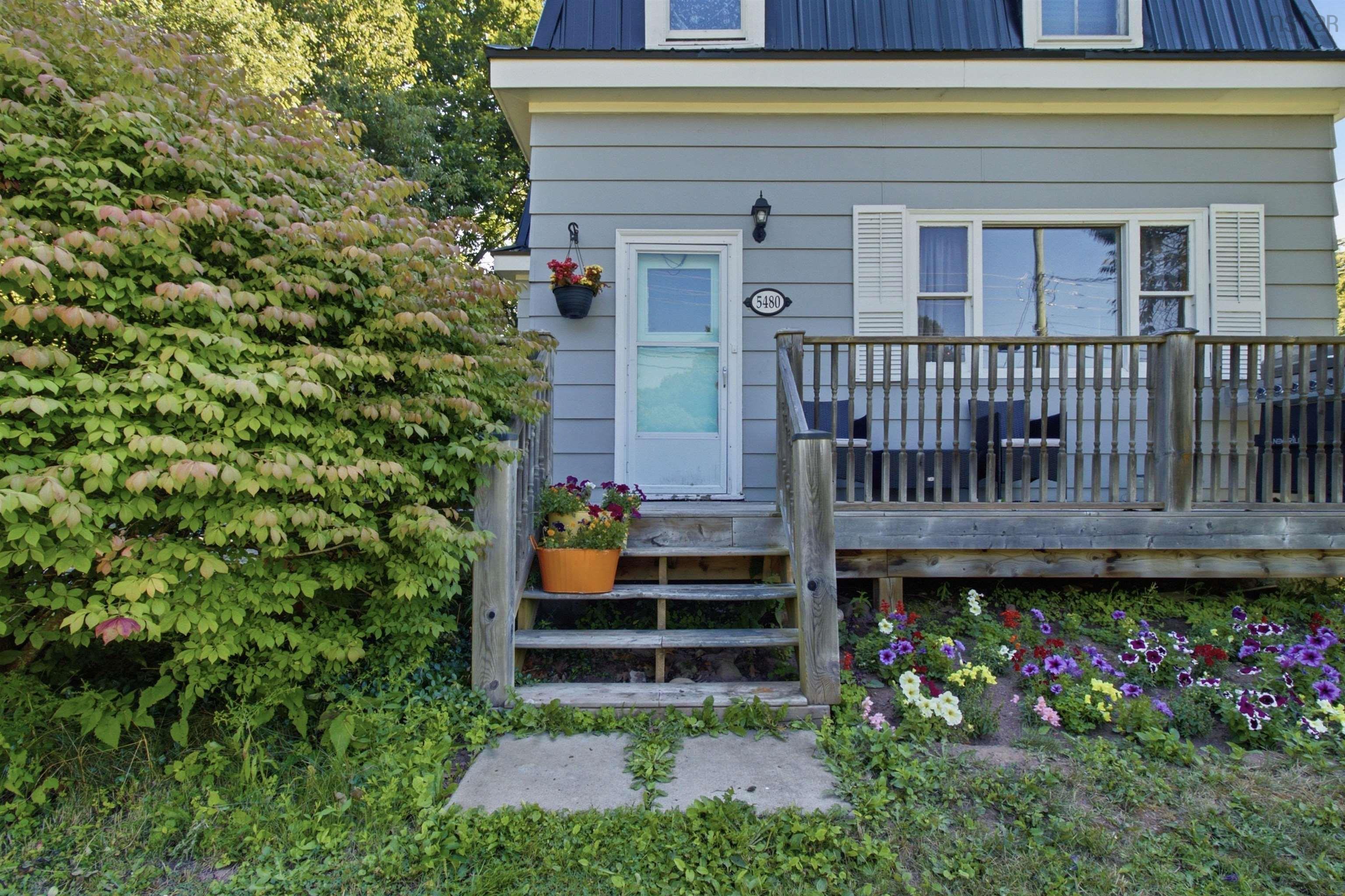 $284,900.00: 5480 Highway 215, Kempt Shore