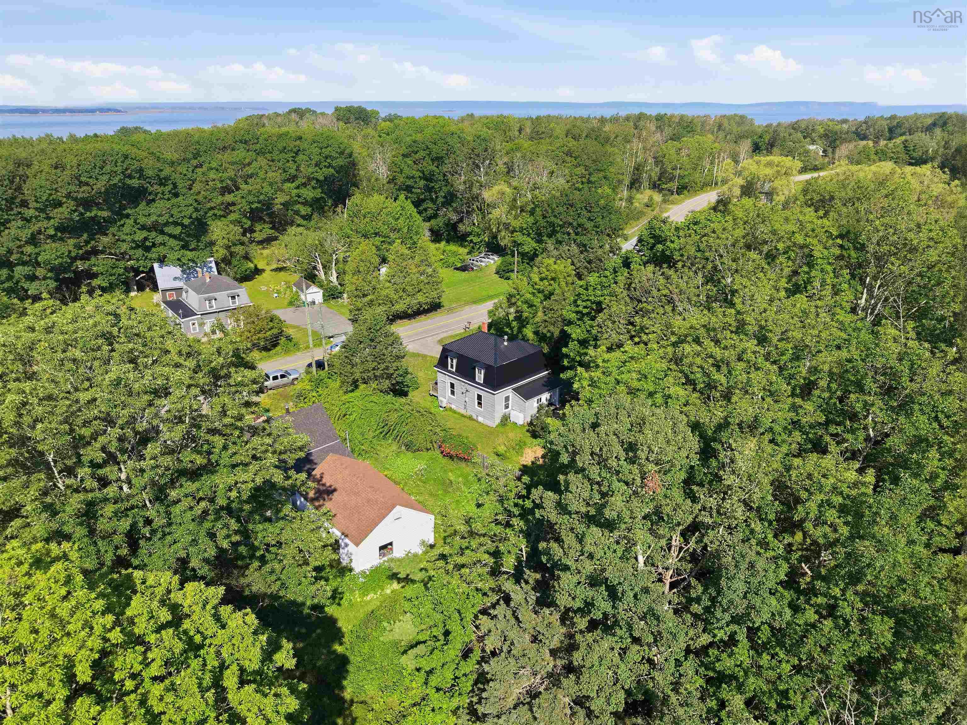 $284,900.00: 5480 Highway 215, Kempt Shore