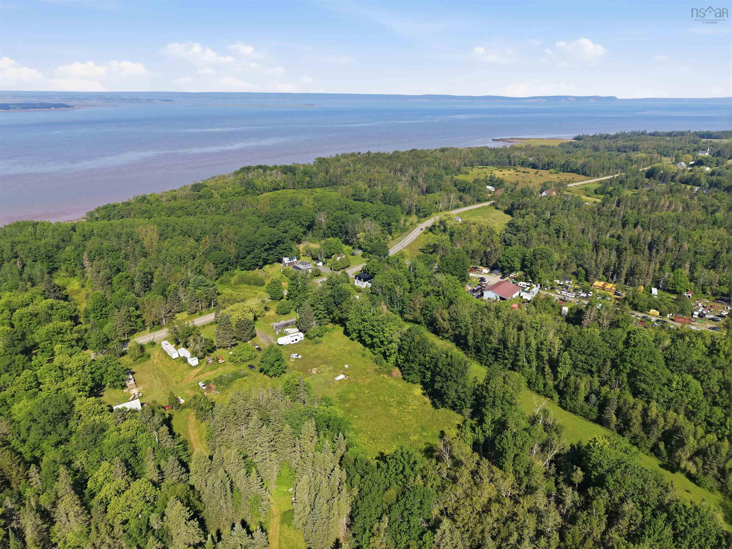 $284,900.00: 5480 Highway 215, Kempt Shore