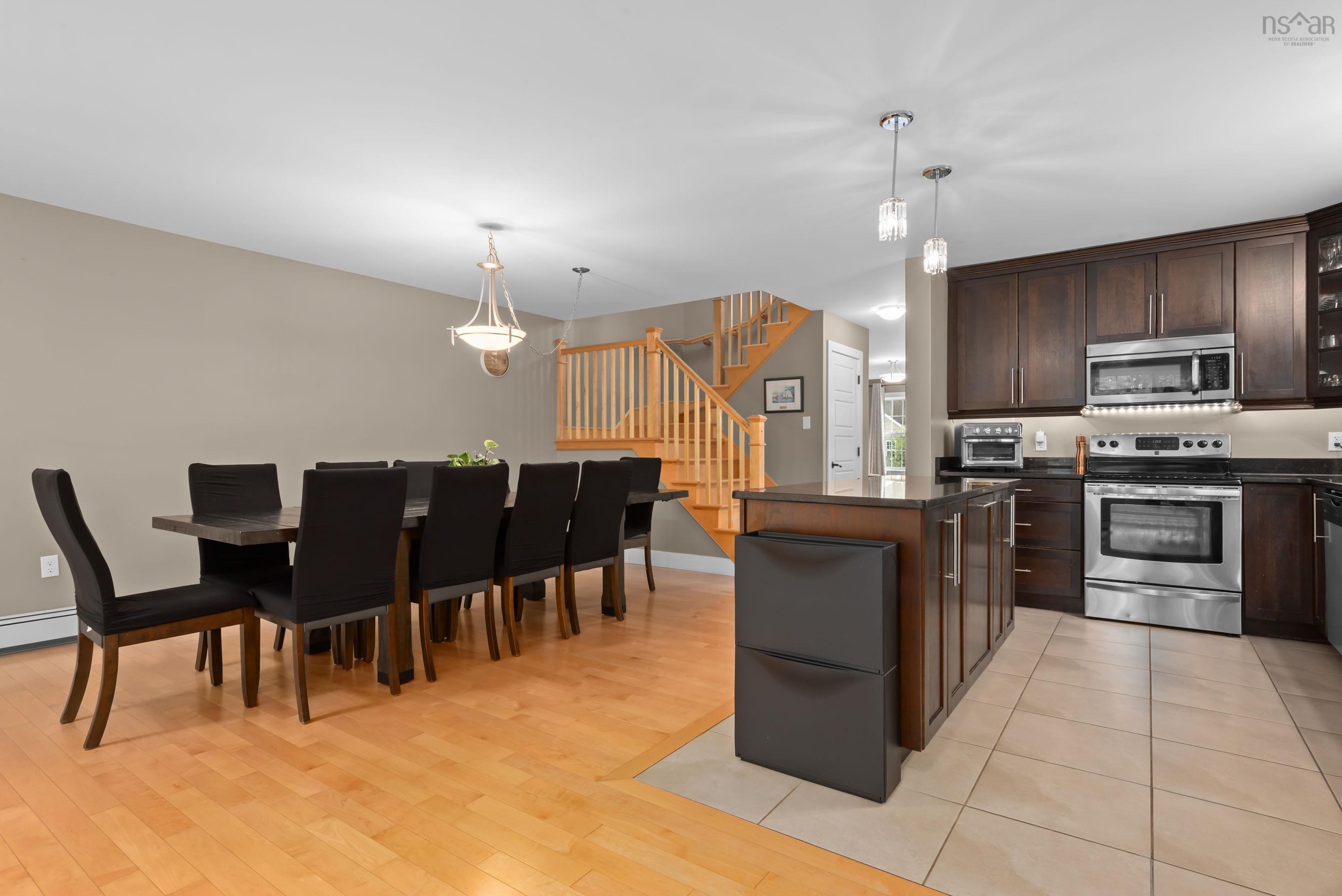 $699,900.00: 36 Lasalle Court, West Bedford