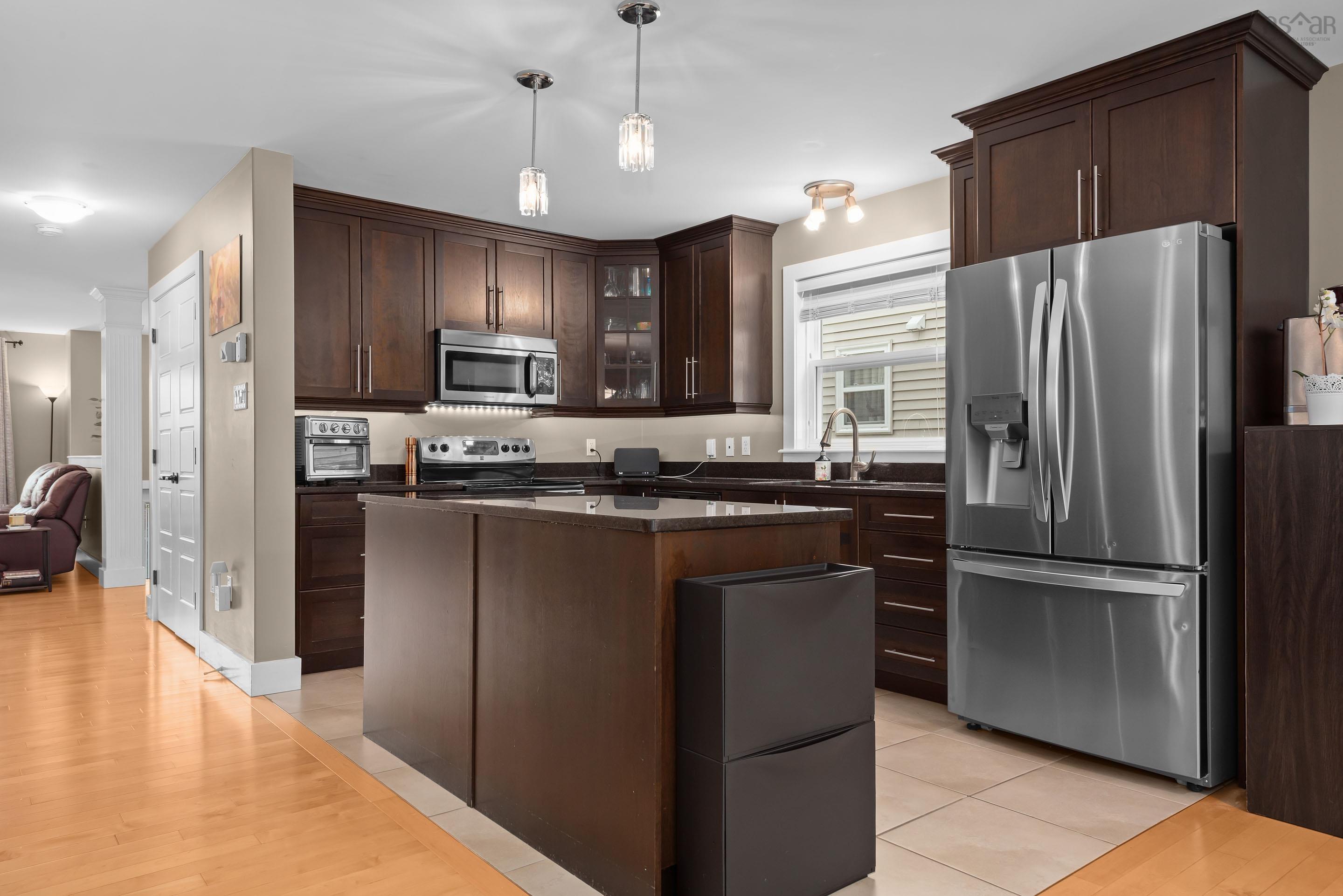 $699,900.00: 36 Lasalle Court, West Bedford