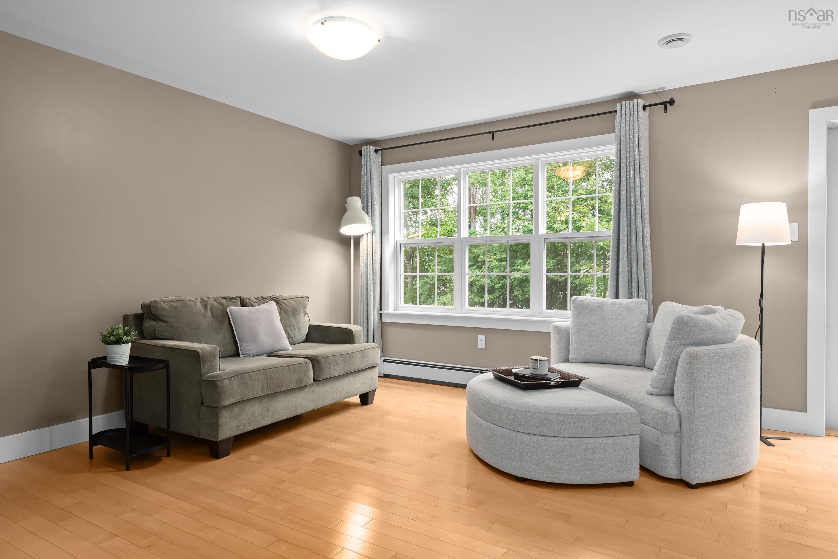 $699,900.00: 36 Lasalle Court, West Bedford