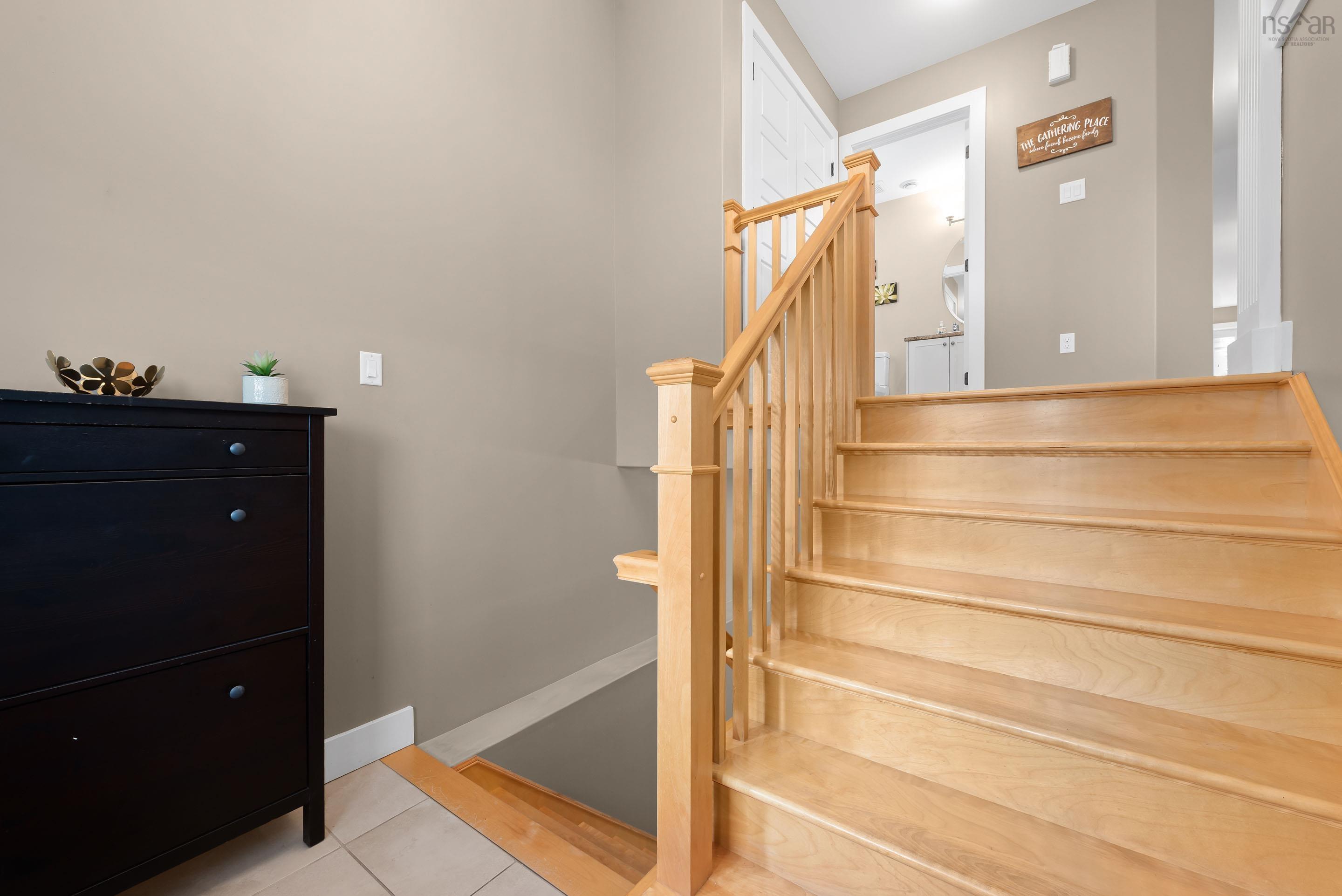 $699,900.00: 36 Lasalle Court, West Bedford