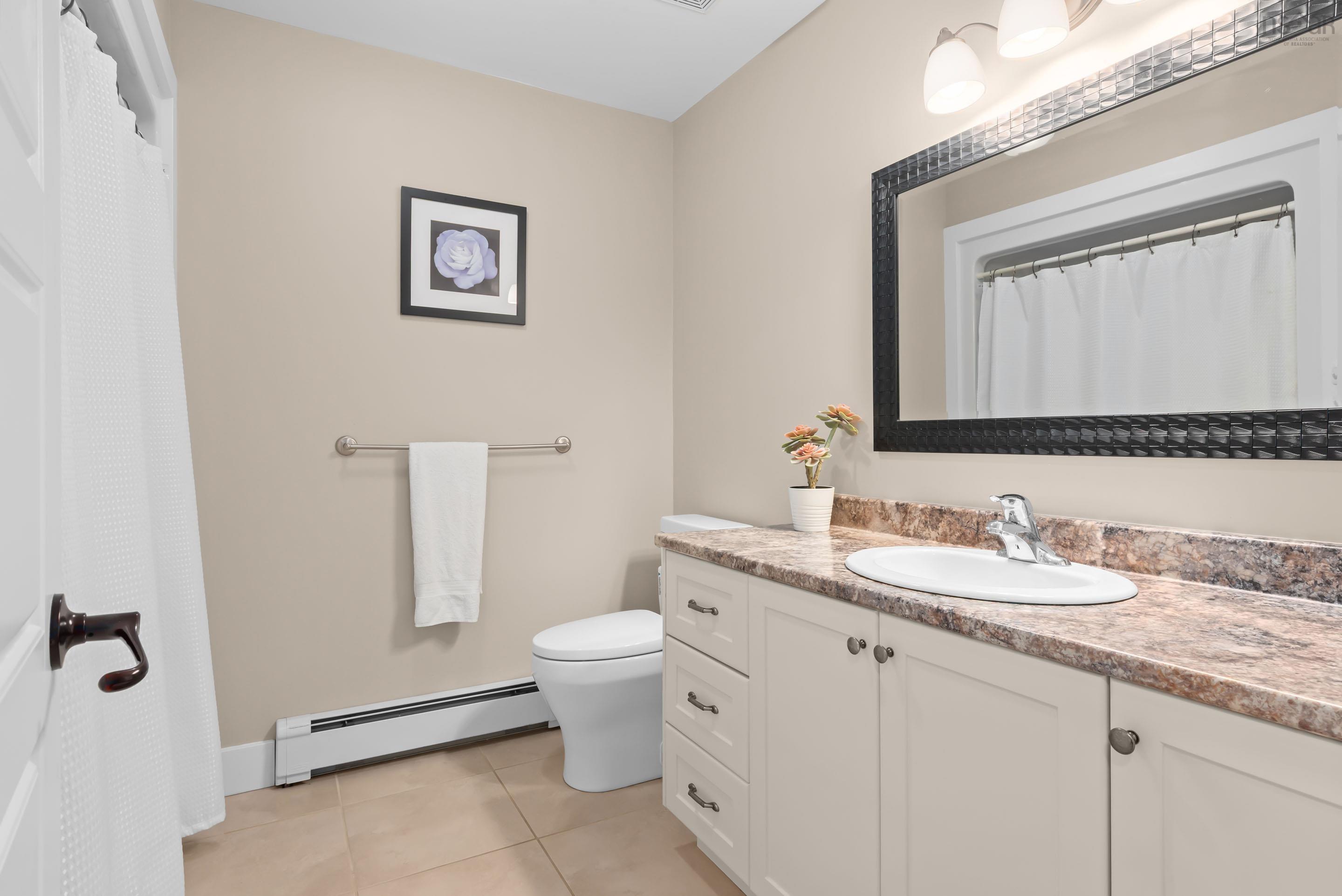 $699,900.00: 36 Lasalle Court, West Bedford