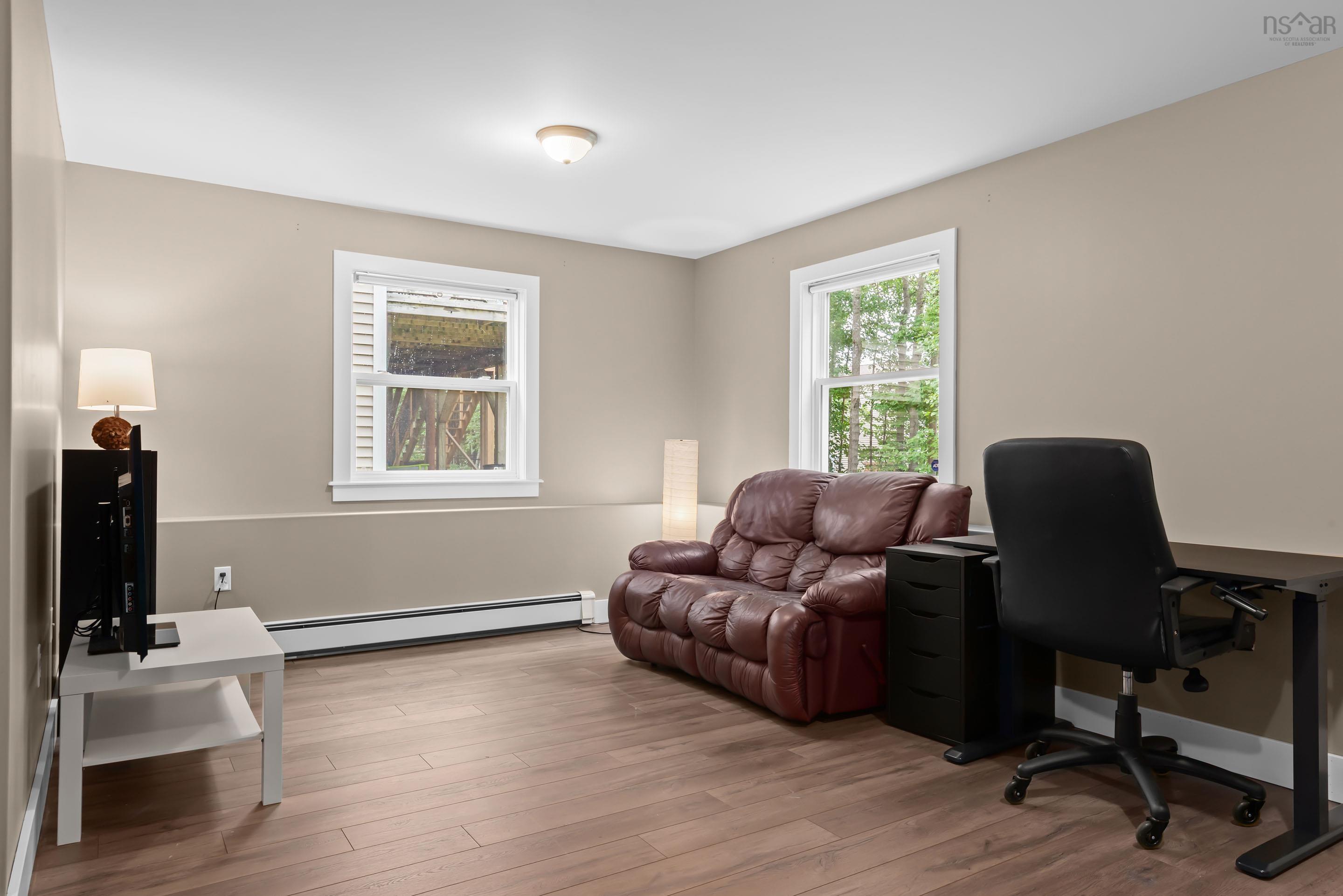 $699,900.00: 36 Lasalle Court, West Bedford