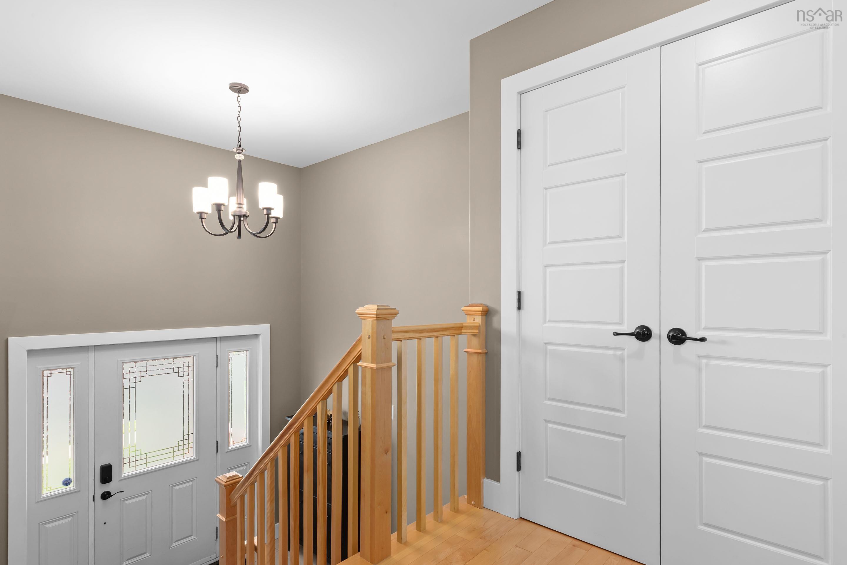 $699,900.00: 36 Lasalle Court, West Bedford