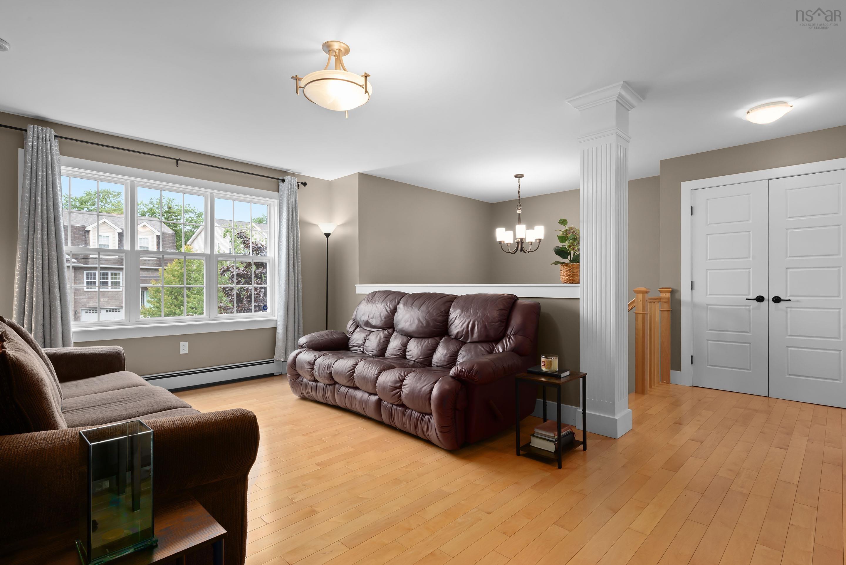 $699,900.00: 36 Lasalle Court, West Bedford