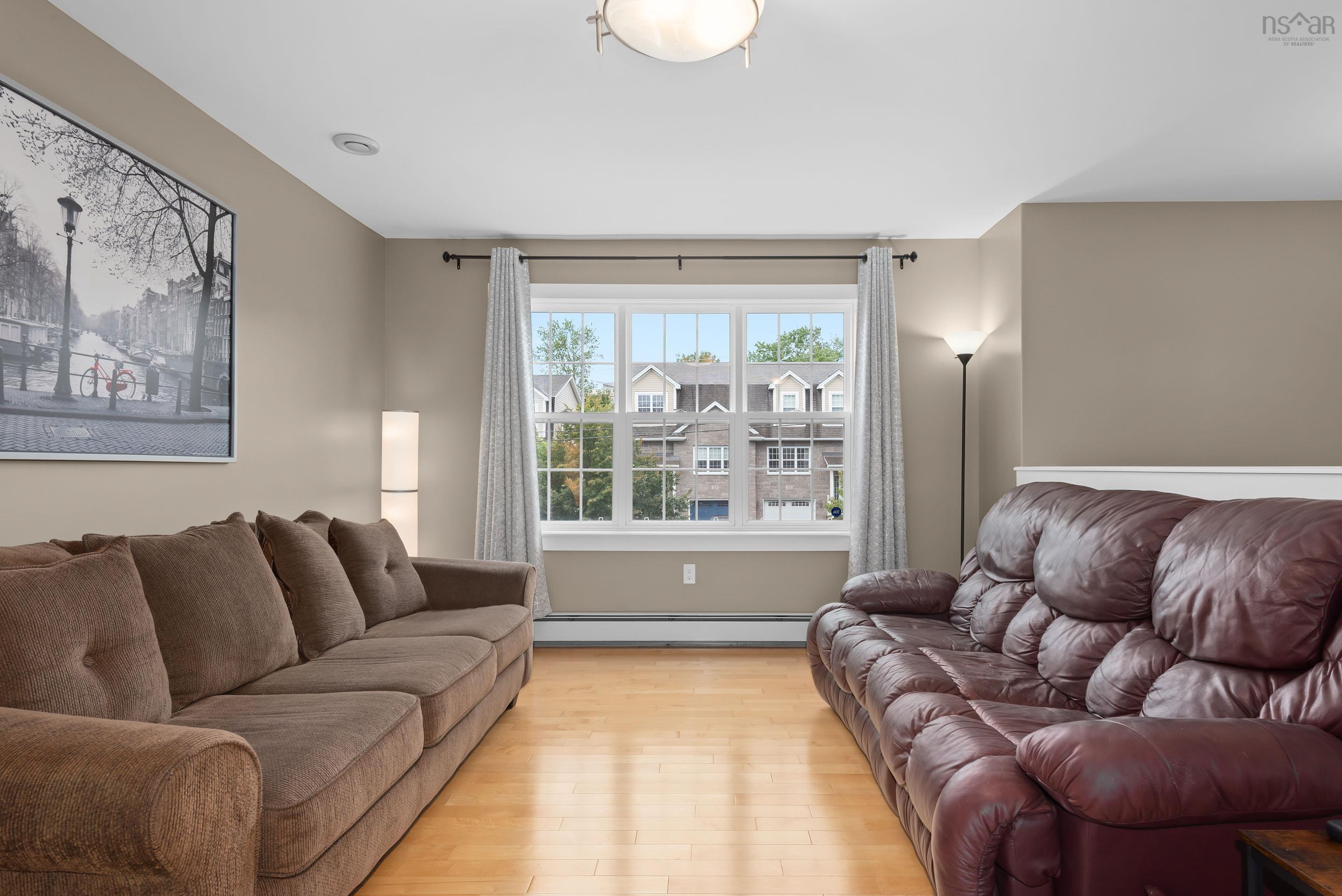 $699,900.00: 36 Lasalle Court, West Bedford