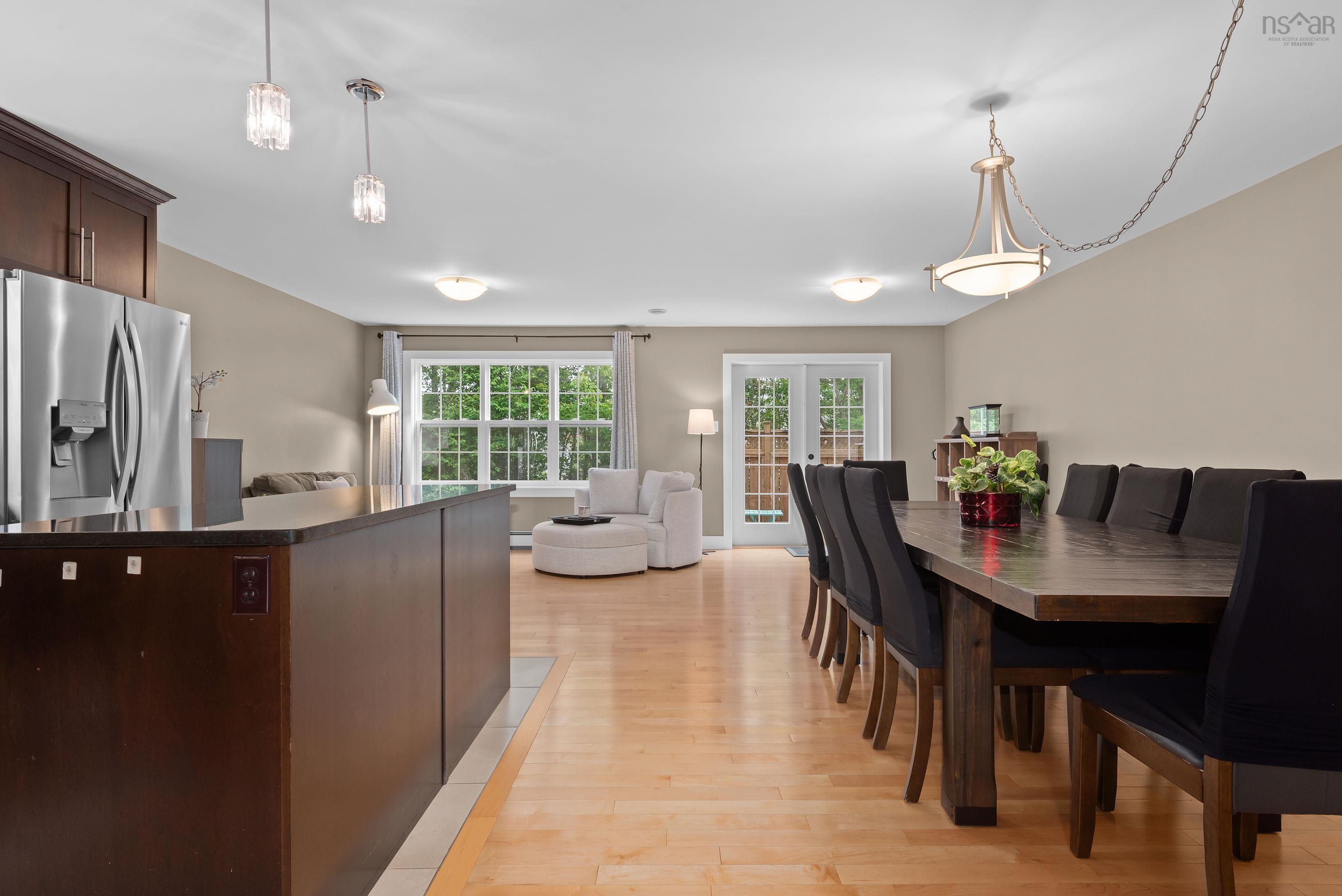 $699,900.00: 36 Lasalle Court, West Bedford