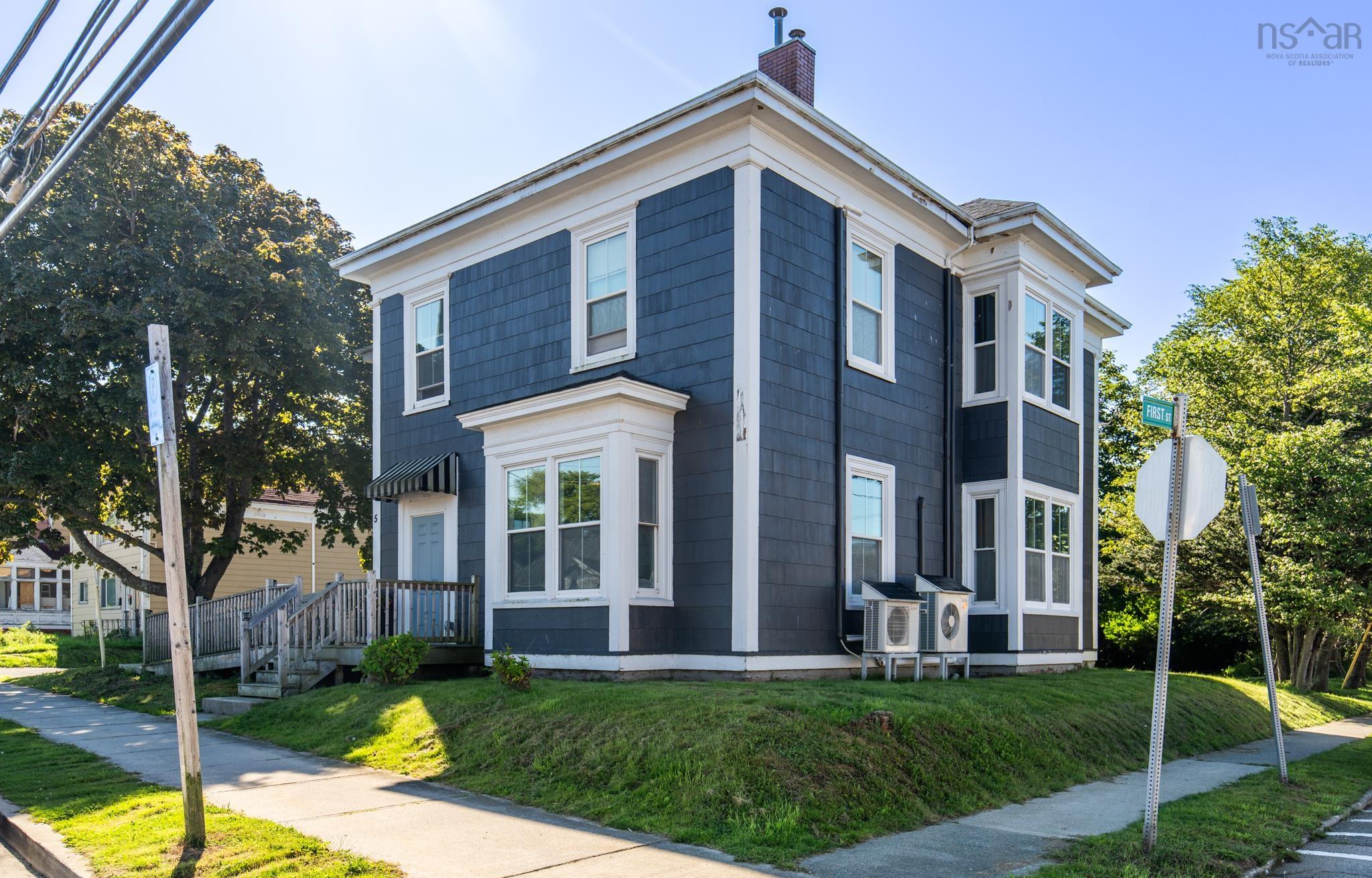 $395,000.00: 5 Parade Street, Yarmouth