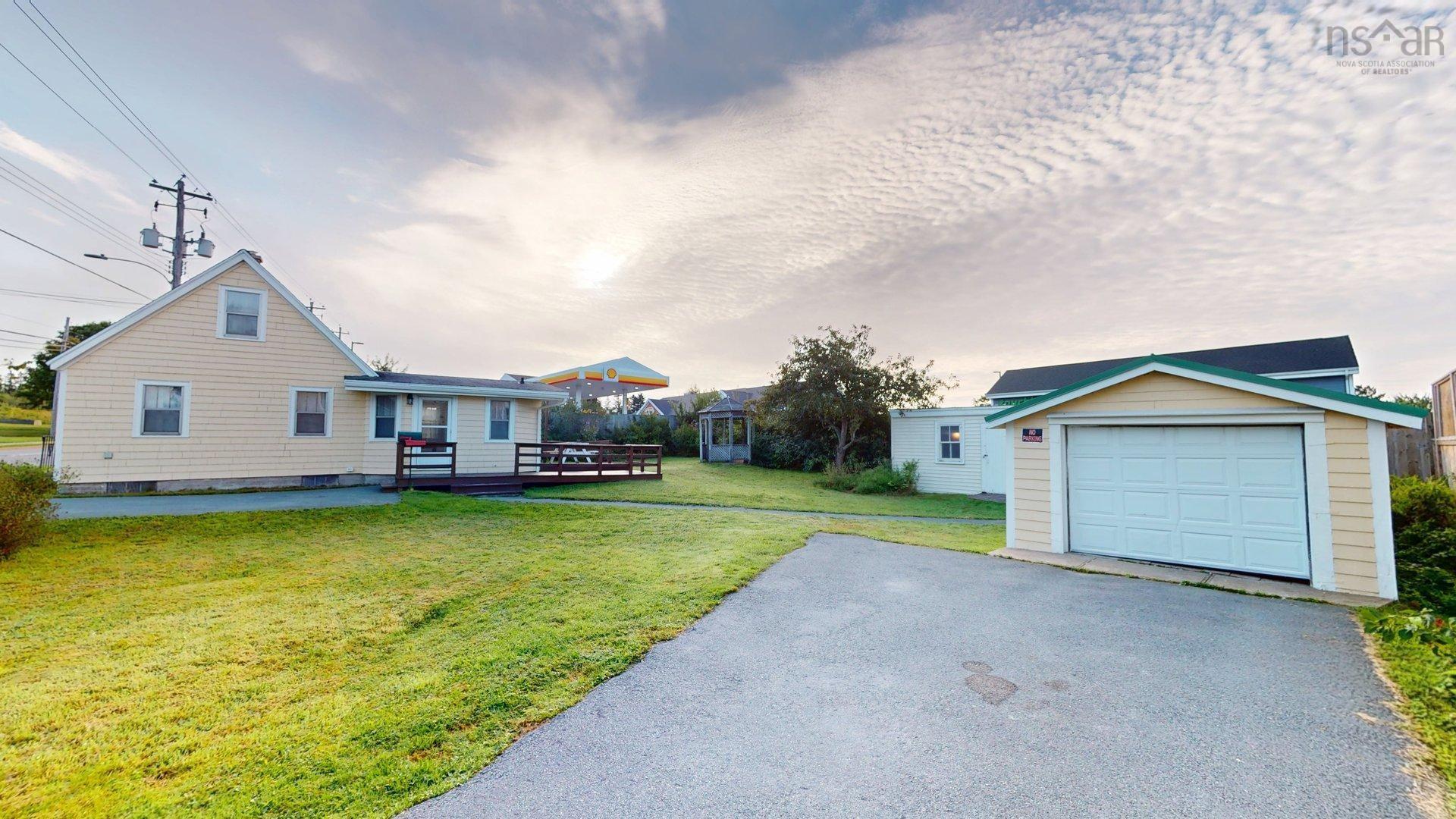 $379,900.00: 25 Cow Bay Road Road, Eastern Passage