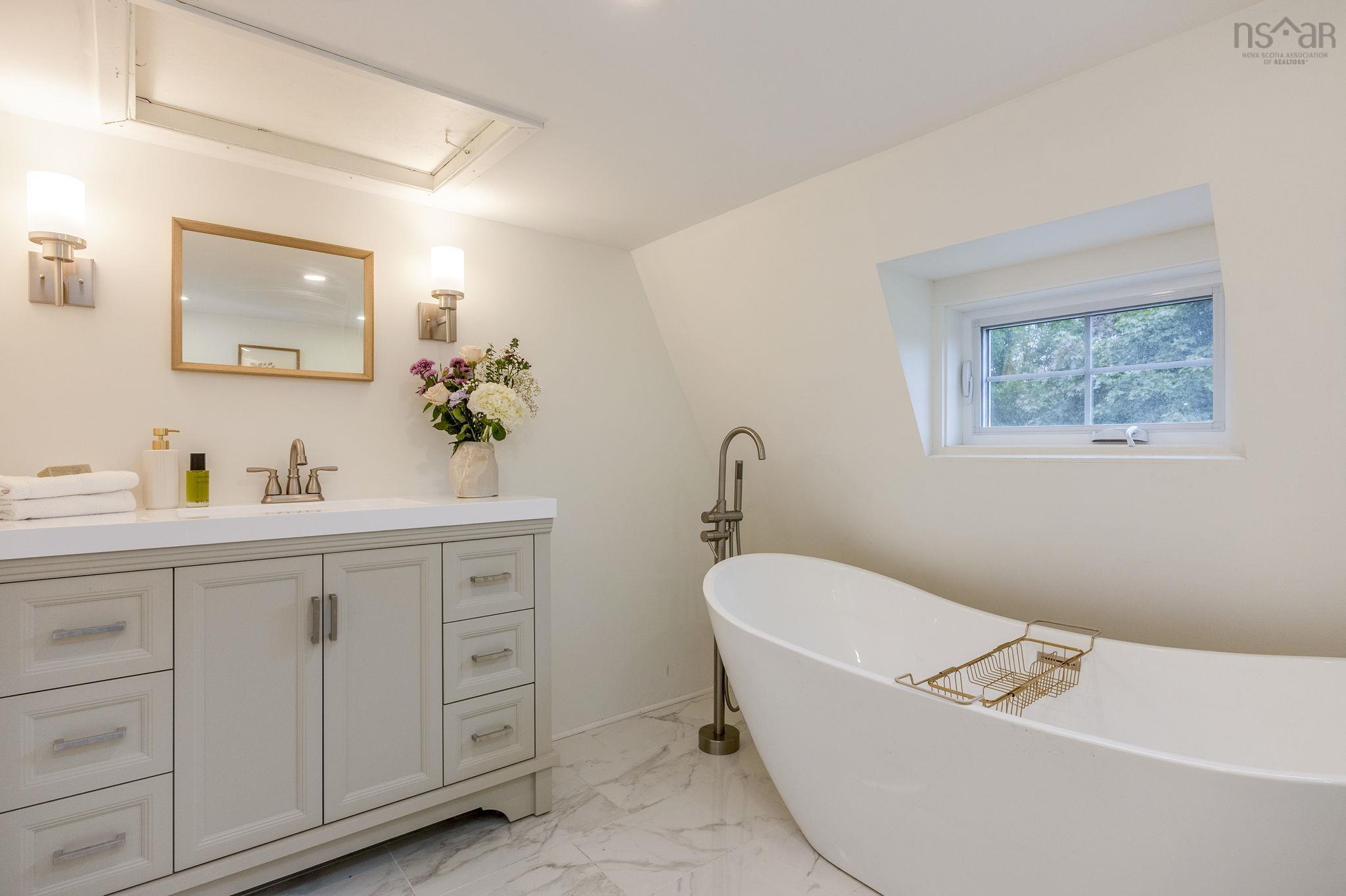 $695,000.00: 1896 Highway 1, Clementsport