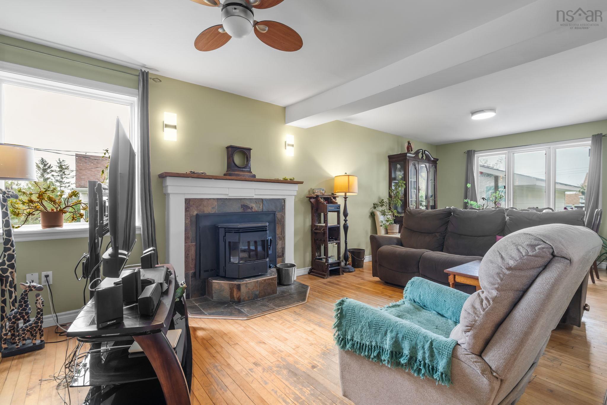 $529,900.00: 10 Fader Street, Dartmouth