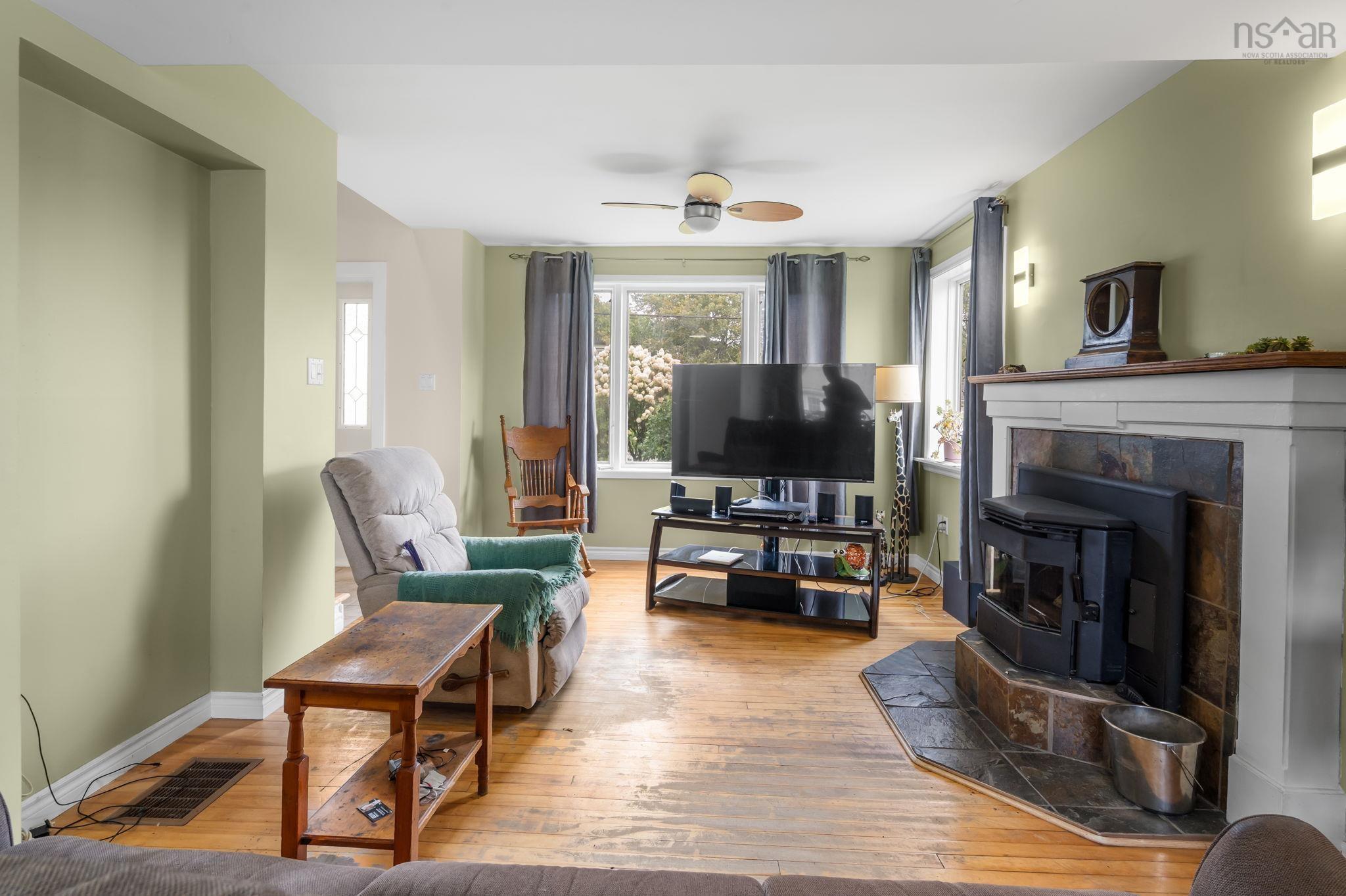 $529,900.00: 10 Fader Street, Dartmouth
