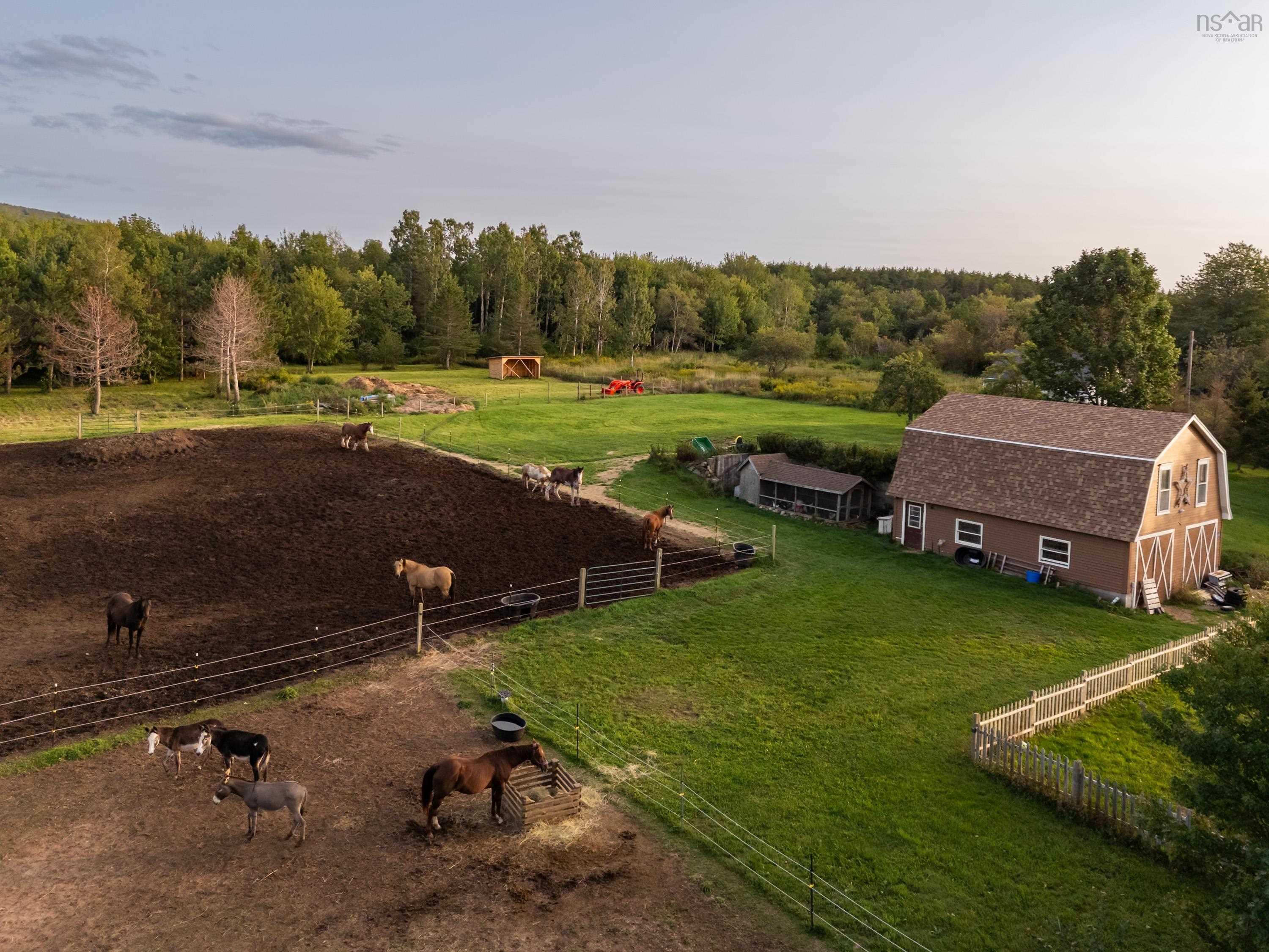 $599,000.00: 3692 Highway 201, Centrelea