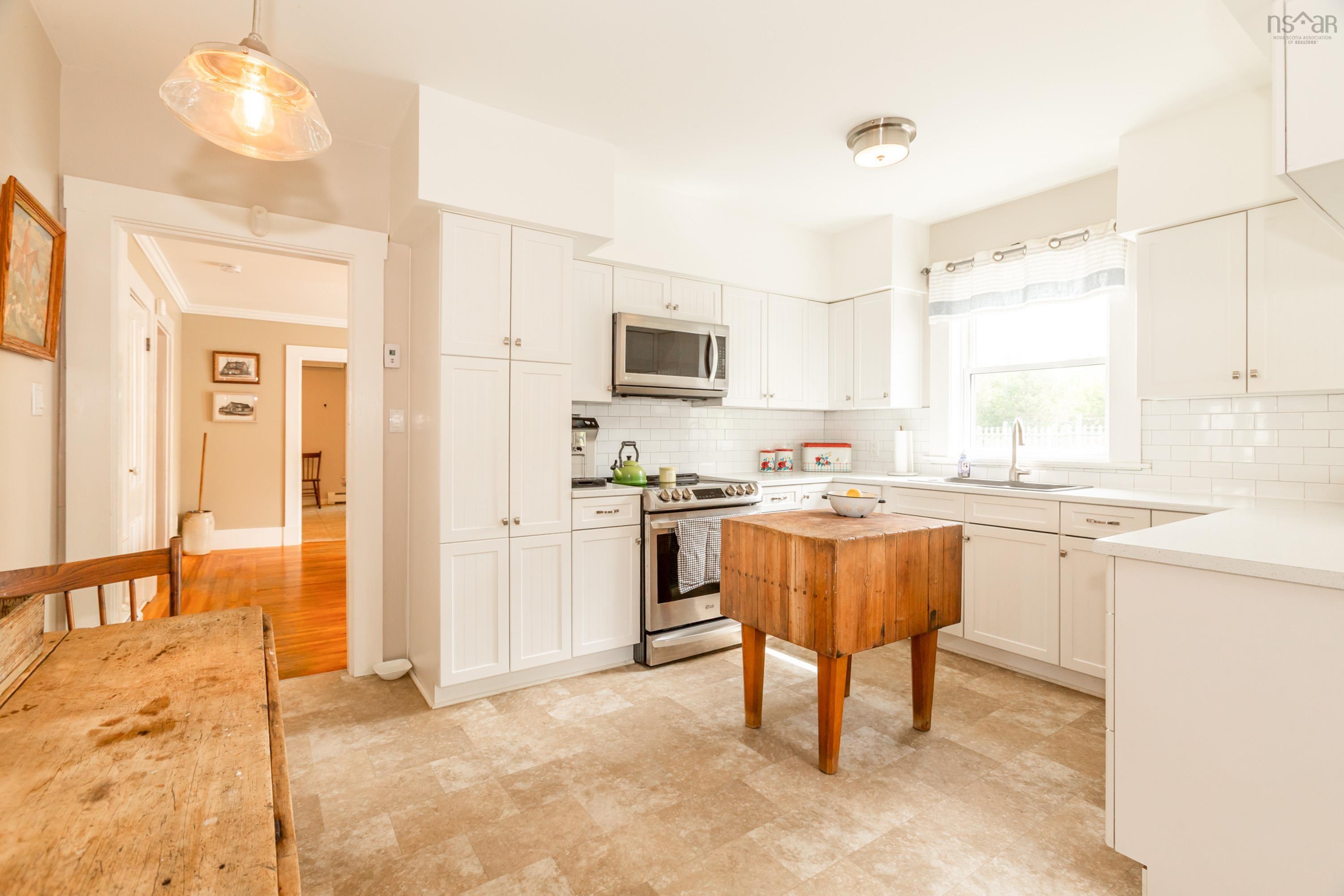 $599,000.00: 3692 Highway 201, Centrelea
