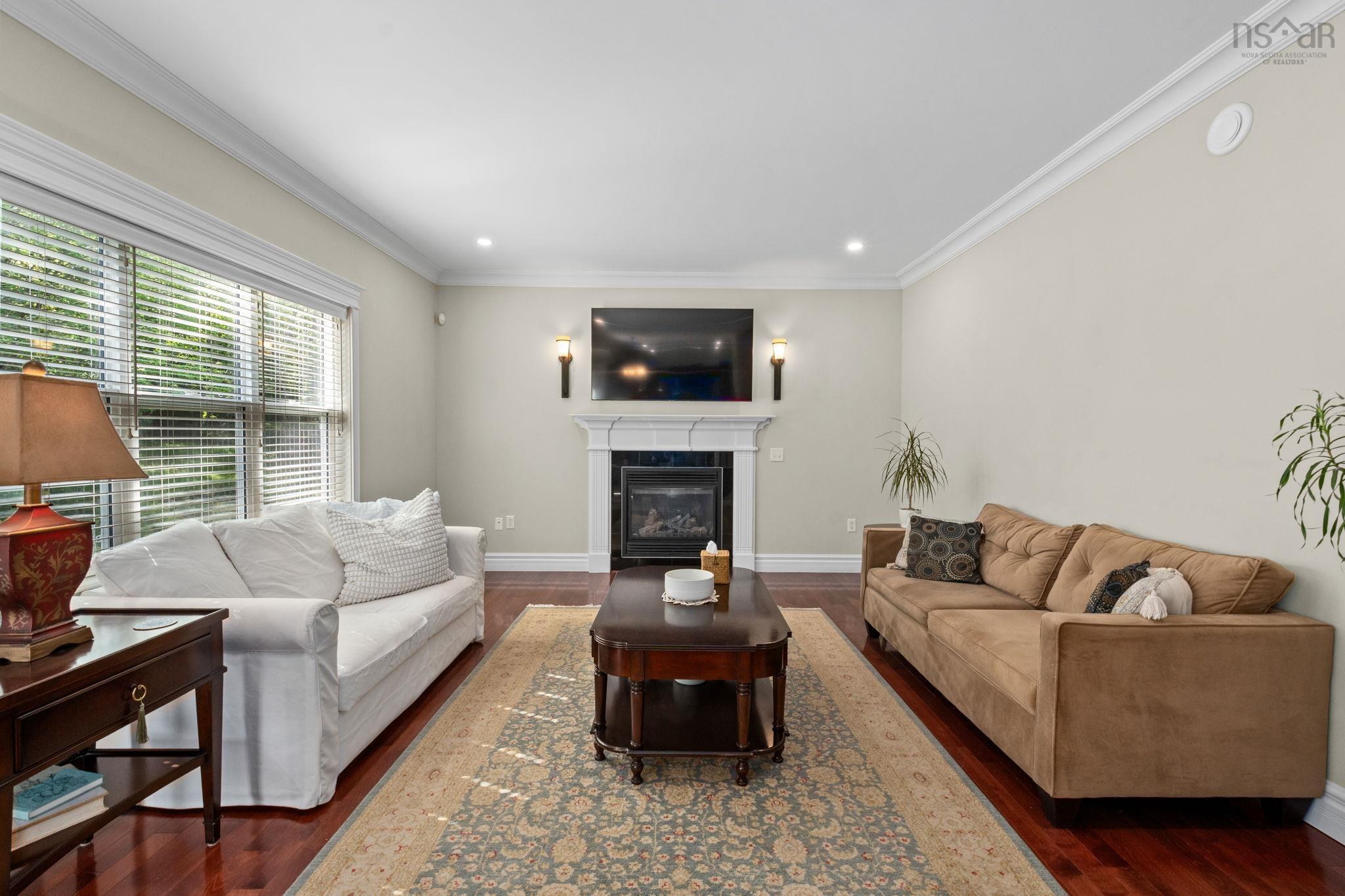 $999,900.00: 382 Southgate Drive, Bedford
