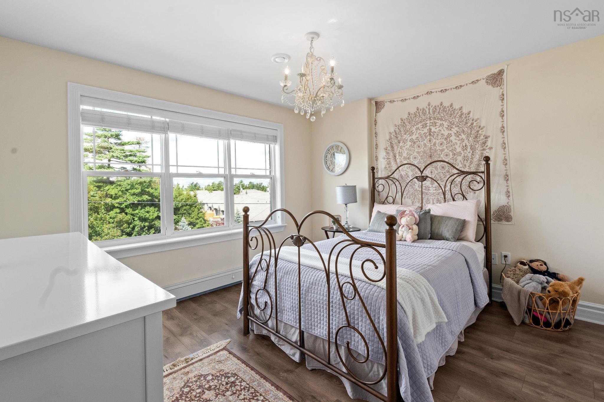$999,900.00: 382 Southgate Drive, Bedford