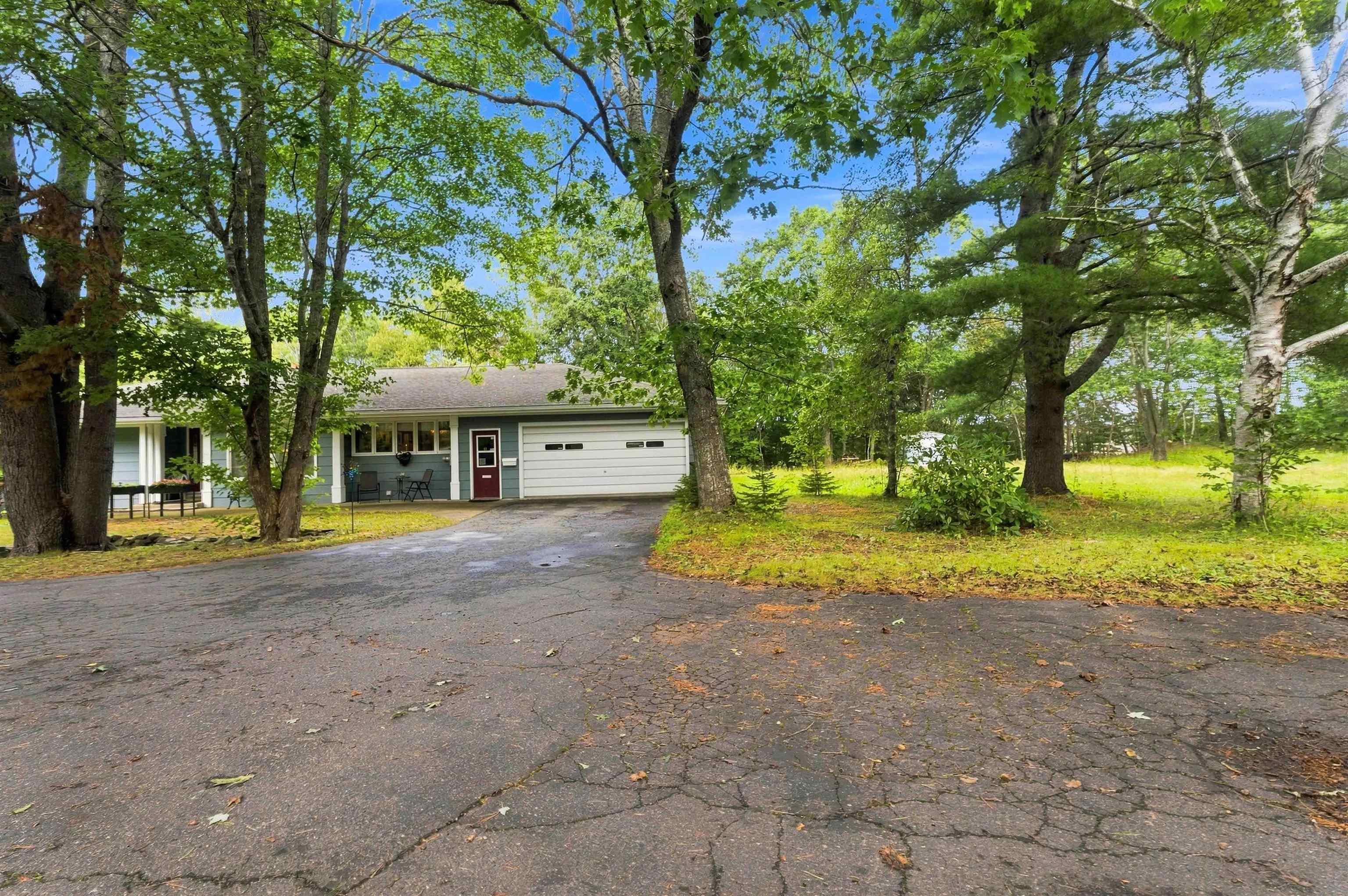 $494,500.00: 72 Maple Dr. New Minas, New Minas