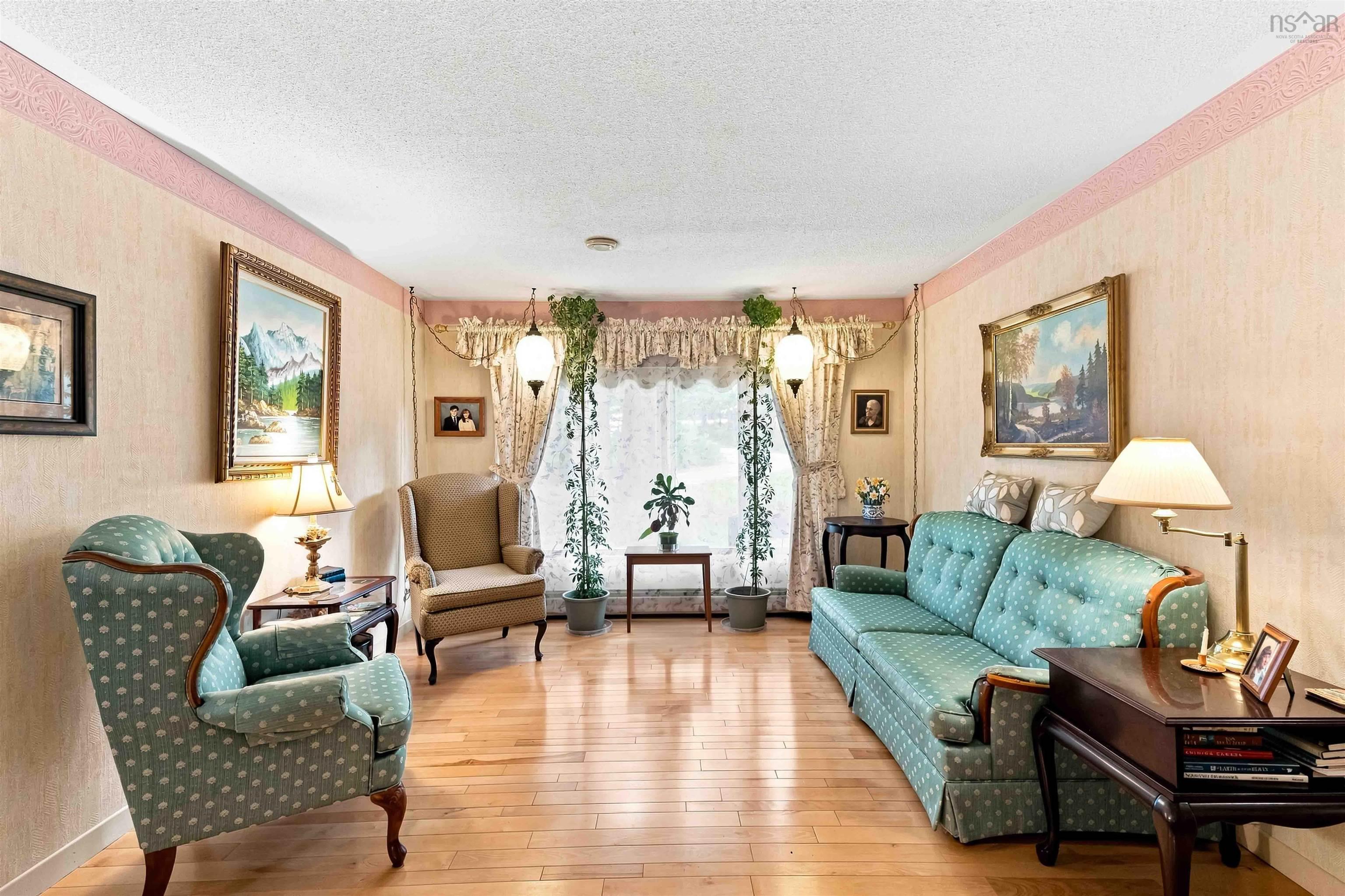 $494,500.00: 72 Maple Dr. New Minas, New Minas