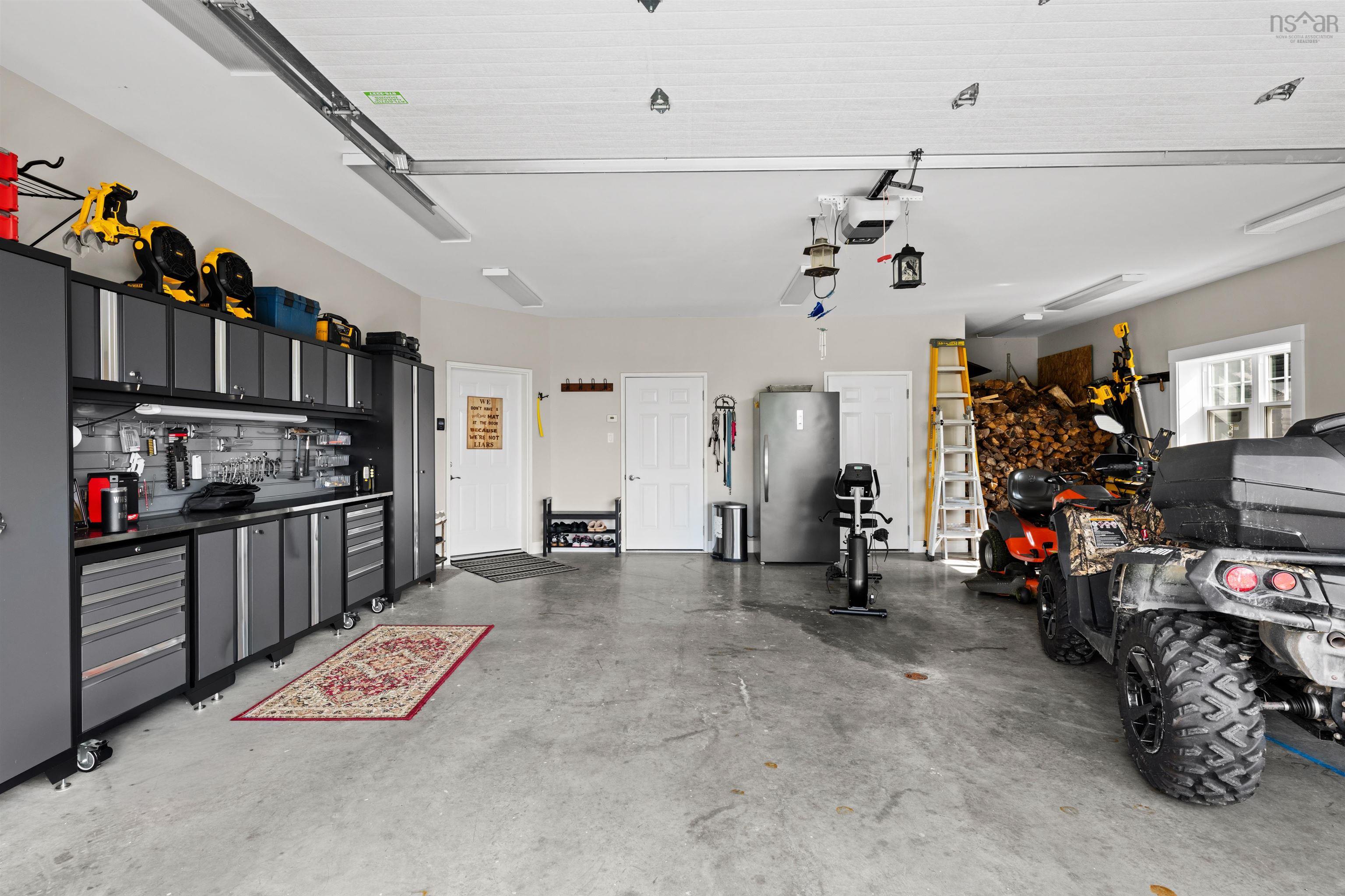 $799,900.00: 84 Powers Road, Whites Lake
