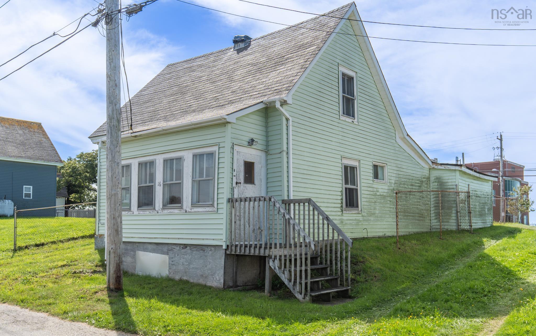 $59,900.00: 16 East Street, Yarmouth