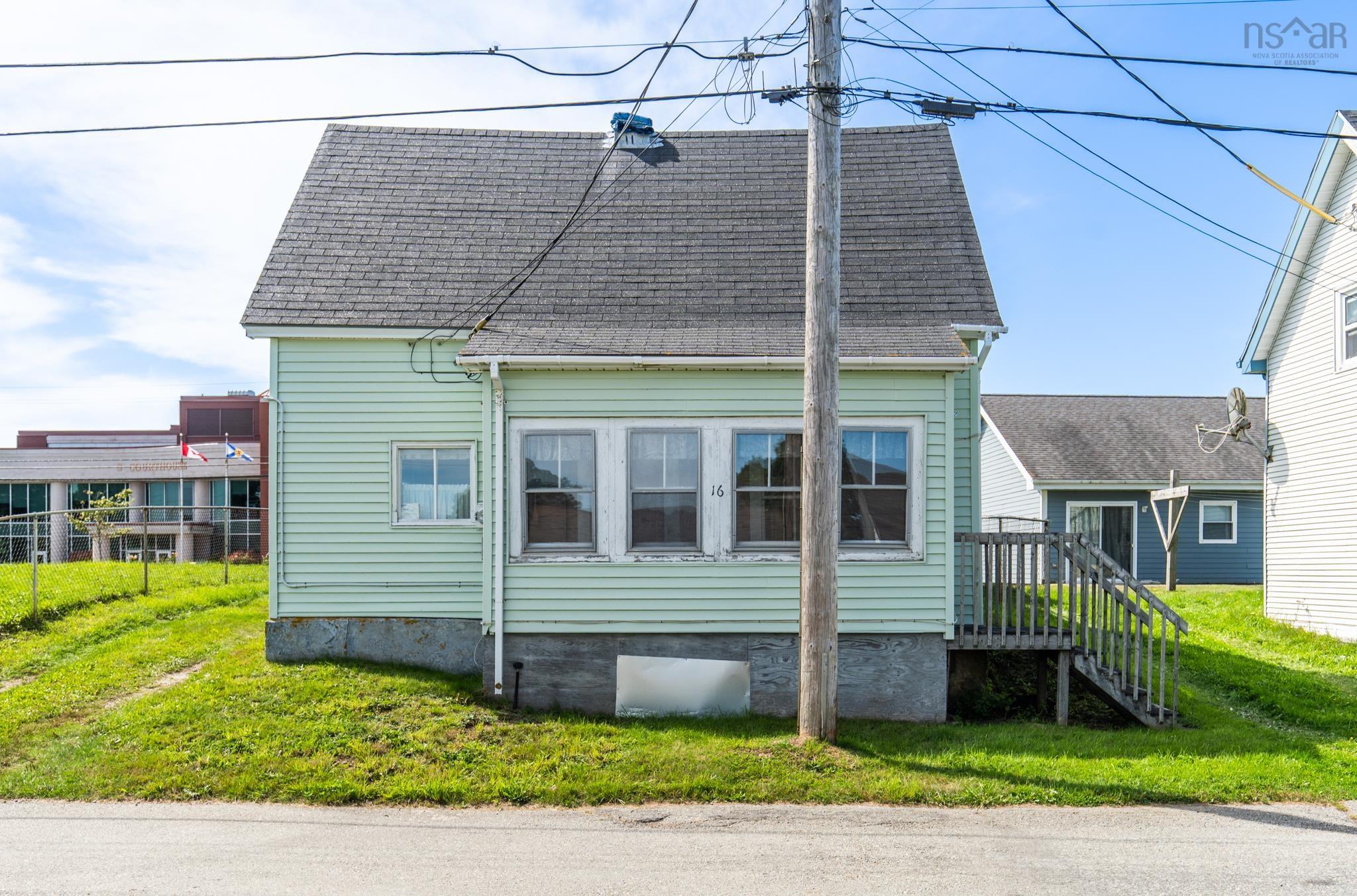 $59,900.00: 16 East Street, Yarmouth