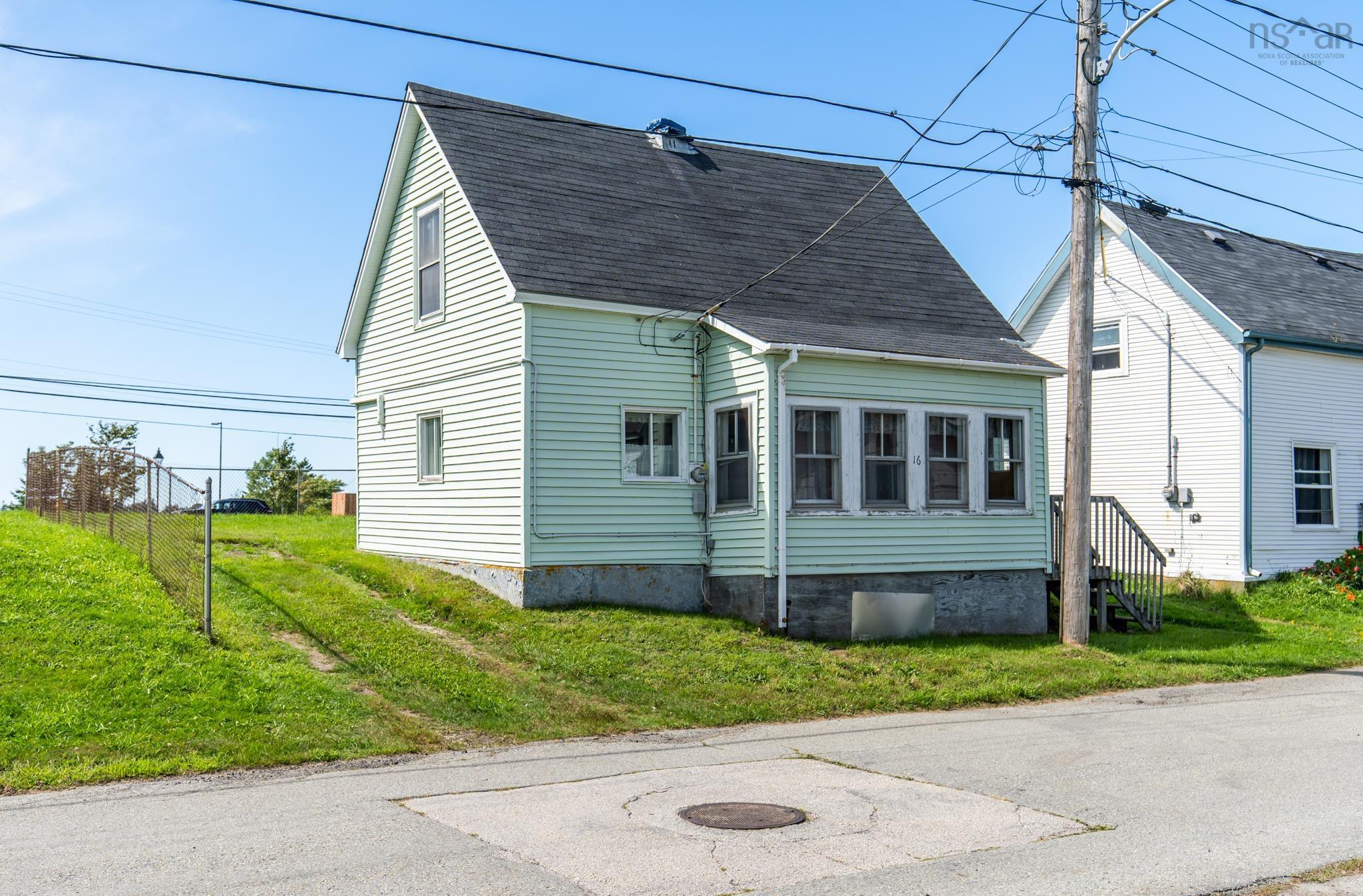 $59,900.00: 16 East Street, Yarmouth