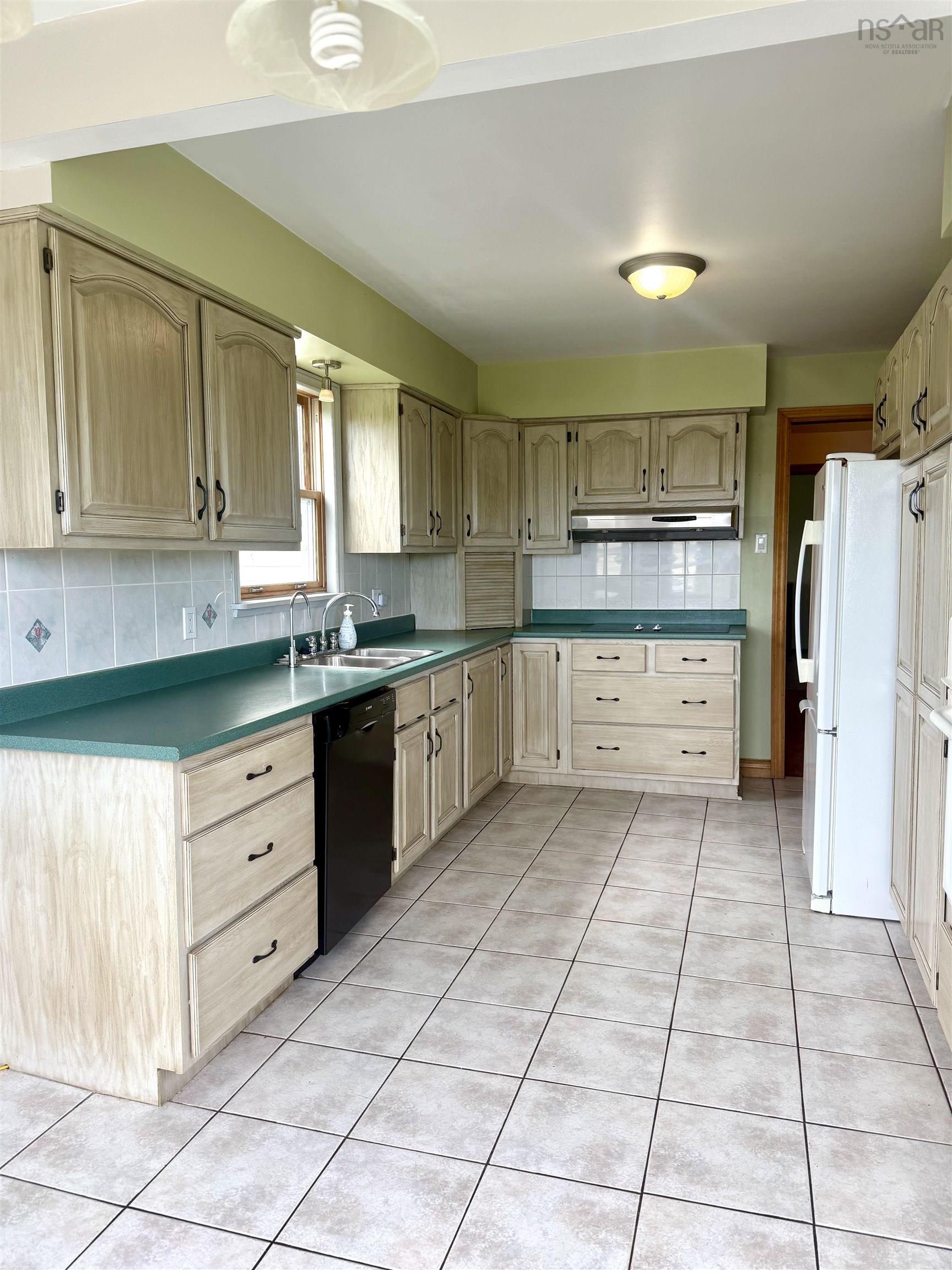 $649,900.00: 4621 245 Highway, Malignant Cove