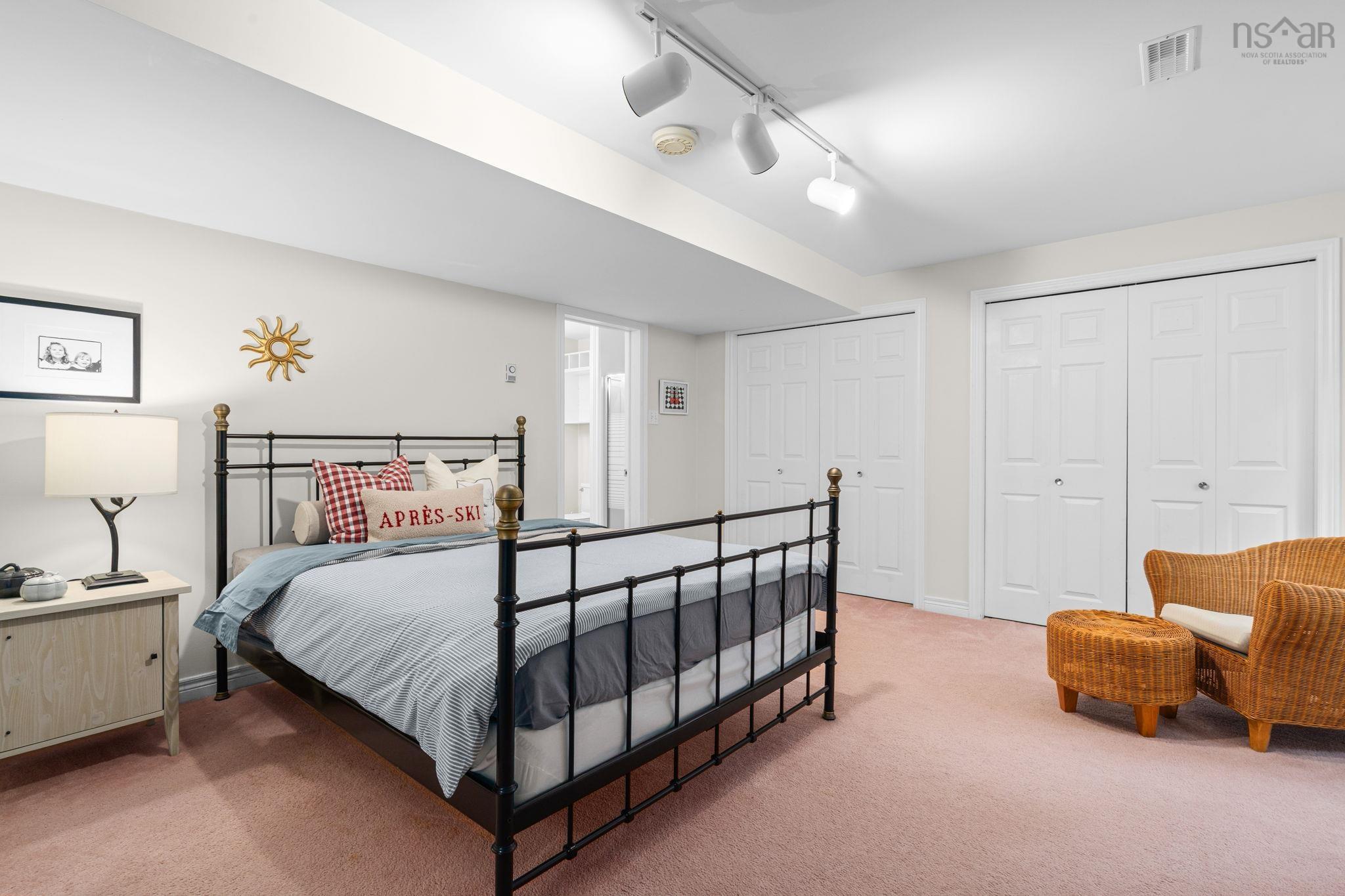 $799,900.00: 283 Moirs Mill Road, Bedford