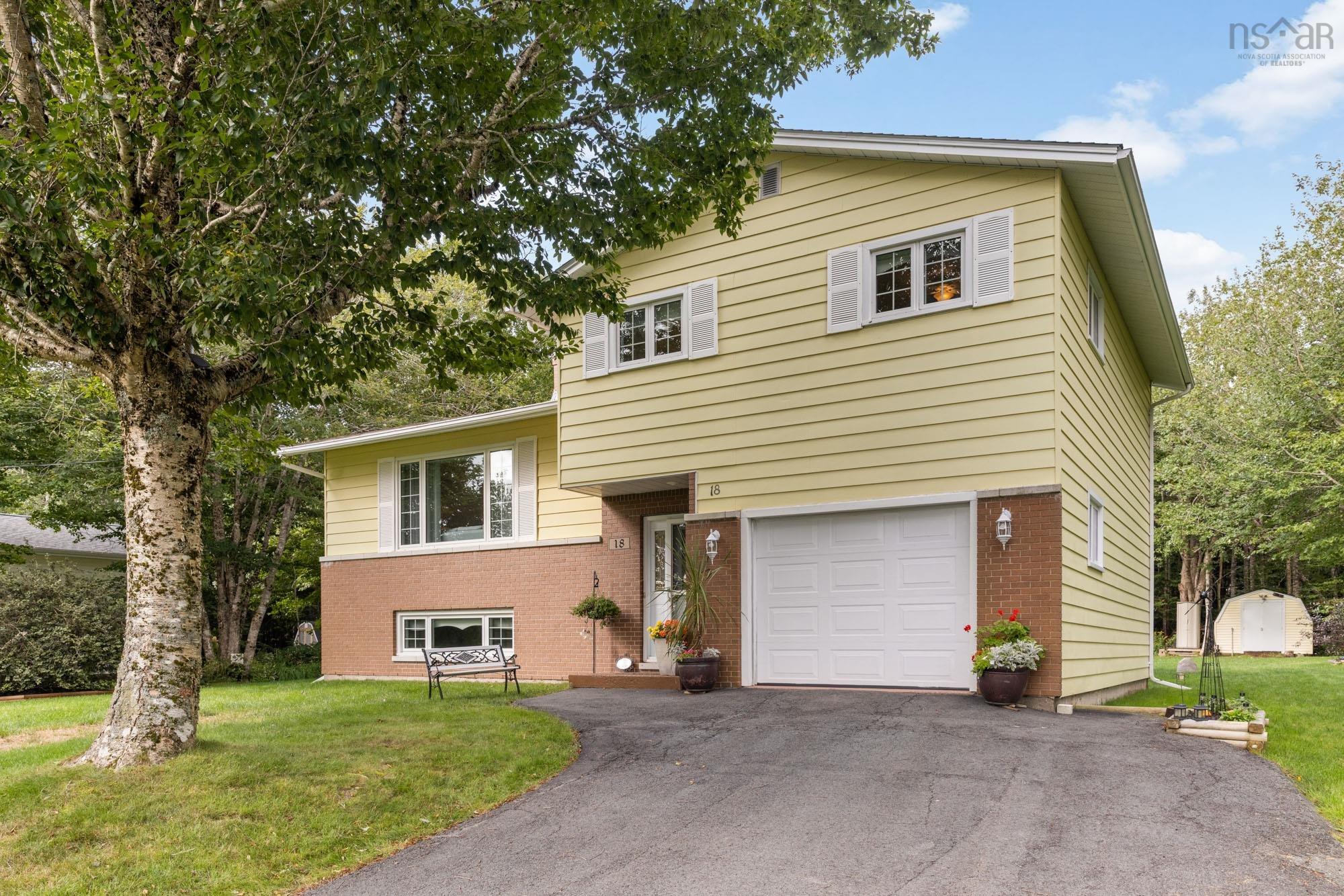 $569,900.00: 18 Lakewood Drive, Brookside