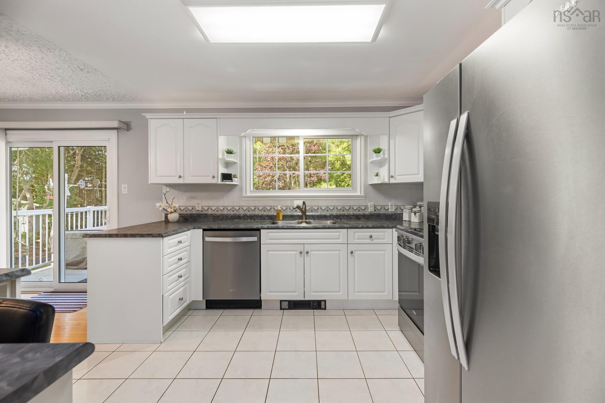 $569,900.00: 18 Lakewood Drive, Brookside