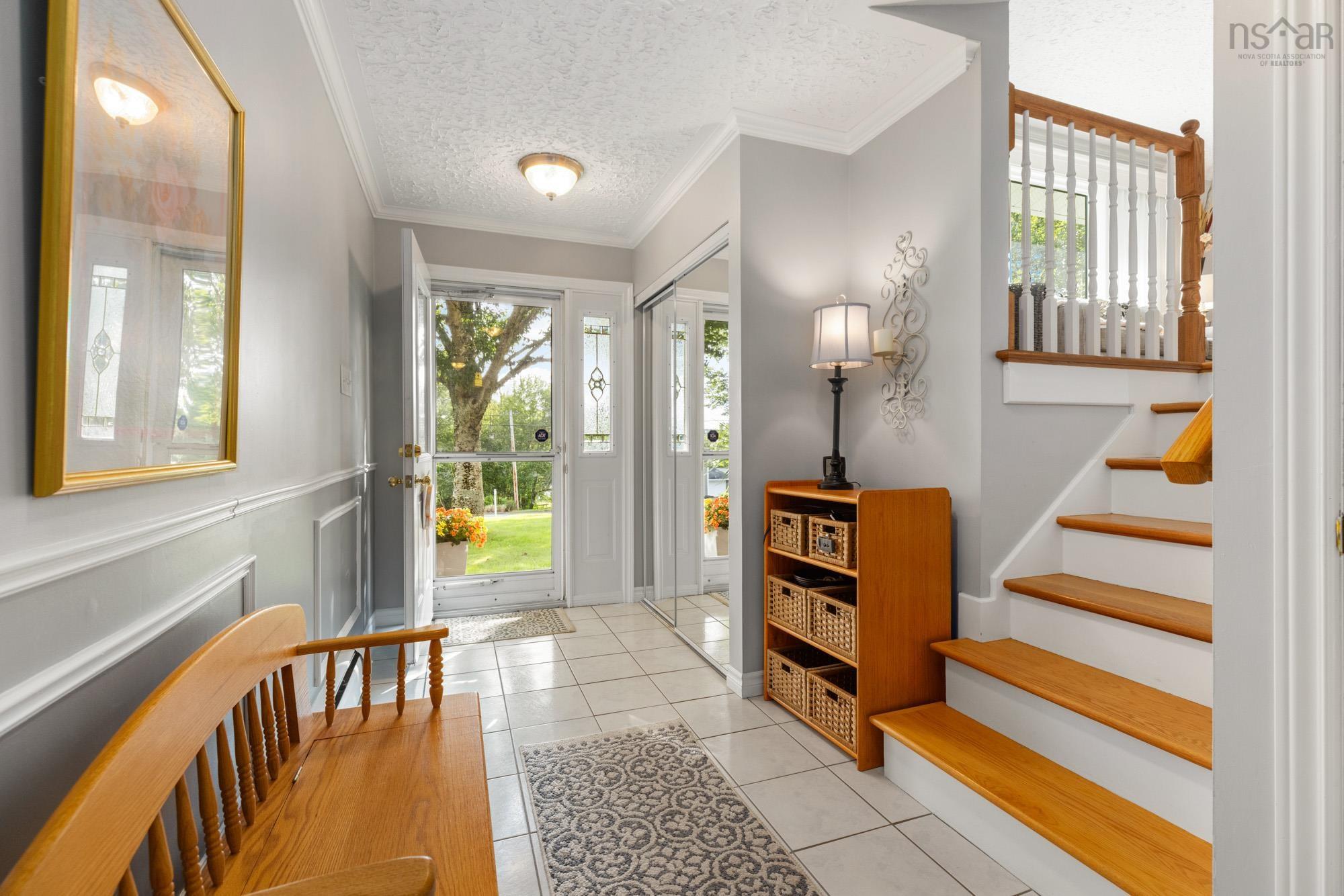 $569,900.00: 18 Lakewood Drive, Brookside