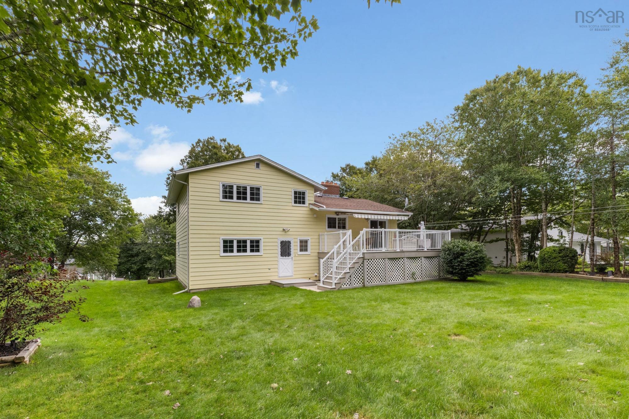 $569,900.00: 18 Lakewood Drive, Brookside