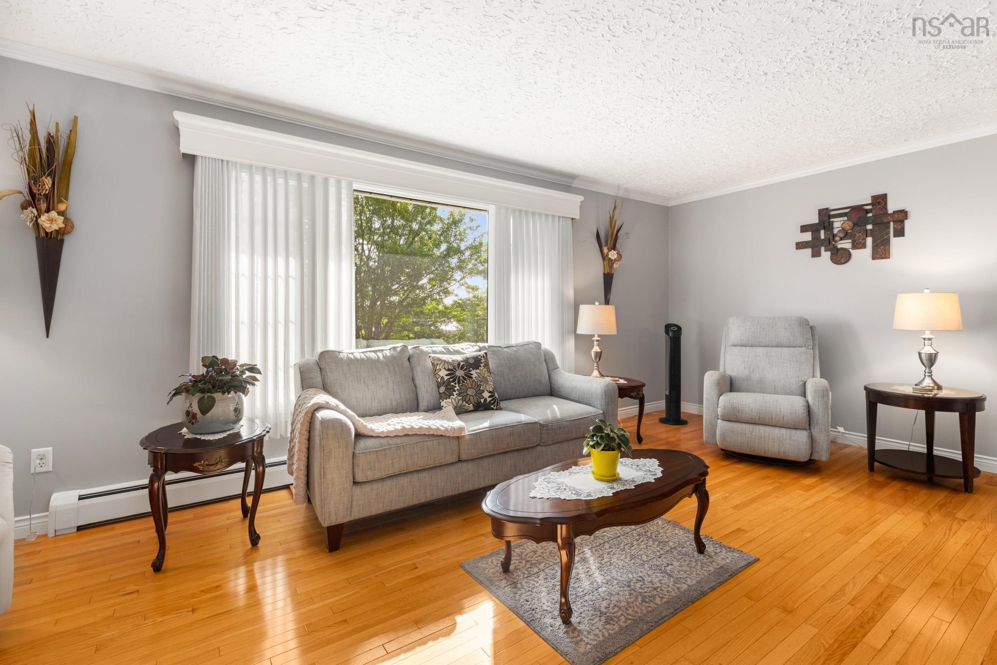 $569,900.00: 18 Lakewood Drive, Brookside