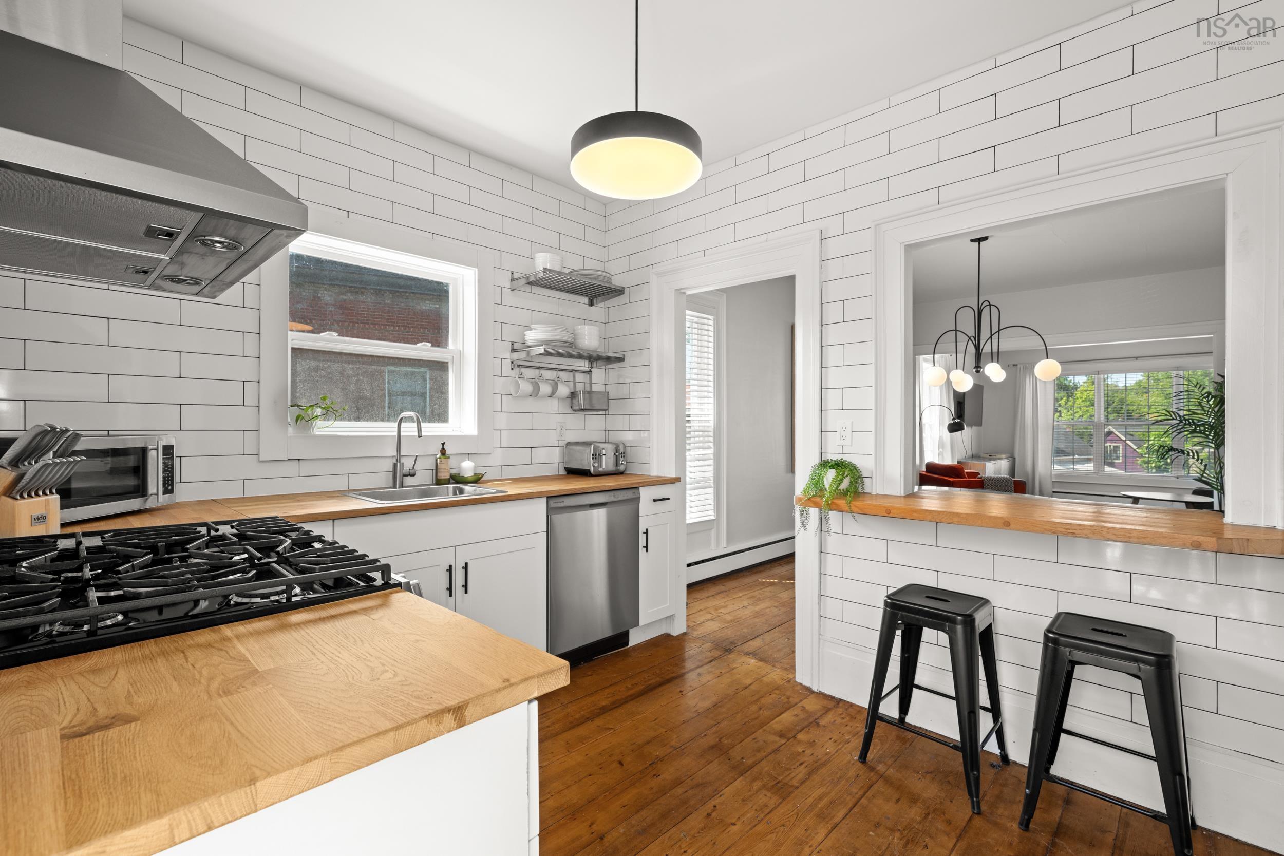 $1,150,000.00: 538 Main Street, Mahone Bay