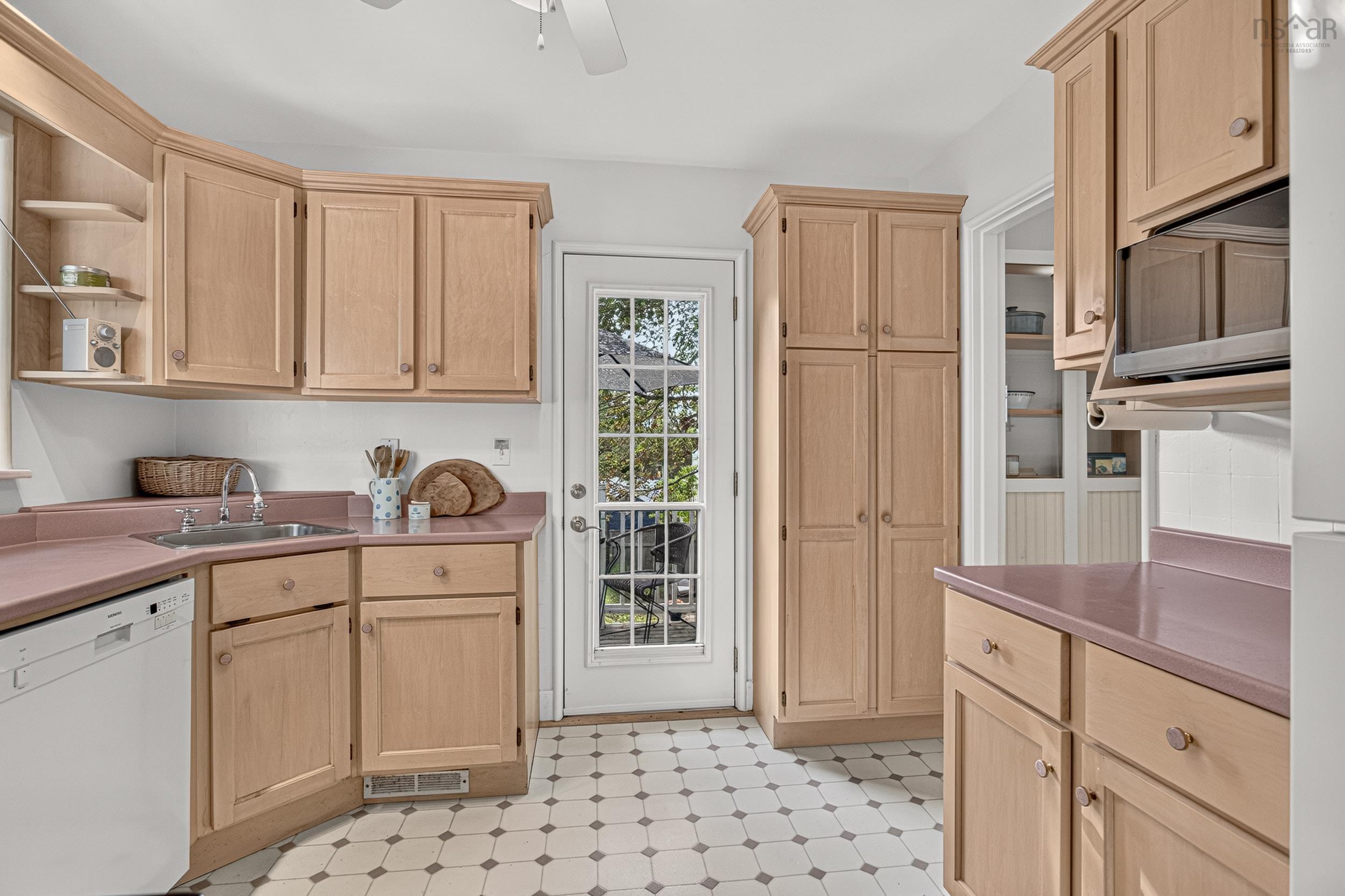 $650,000.00: 2590 Poplar Street, Halifax