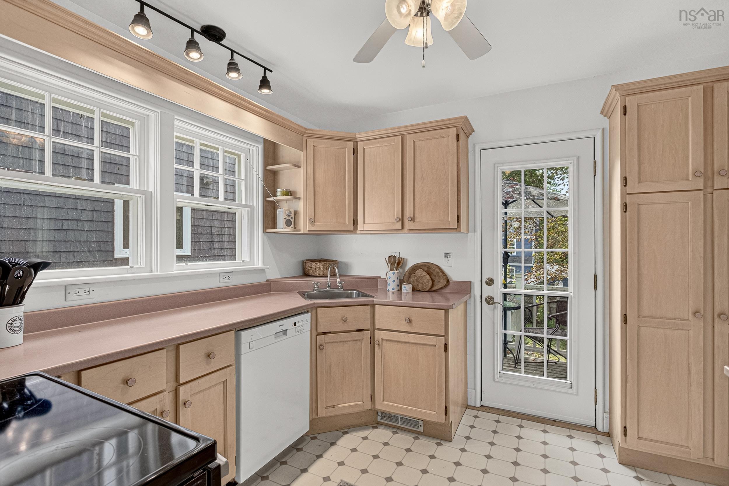 $650,000.00: 2590 Poplar Street, Halifax