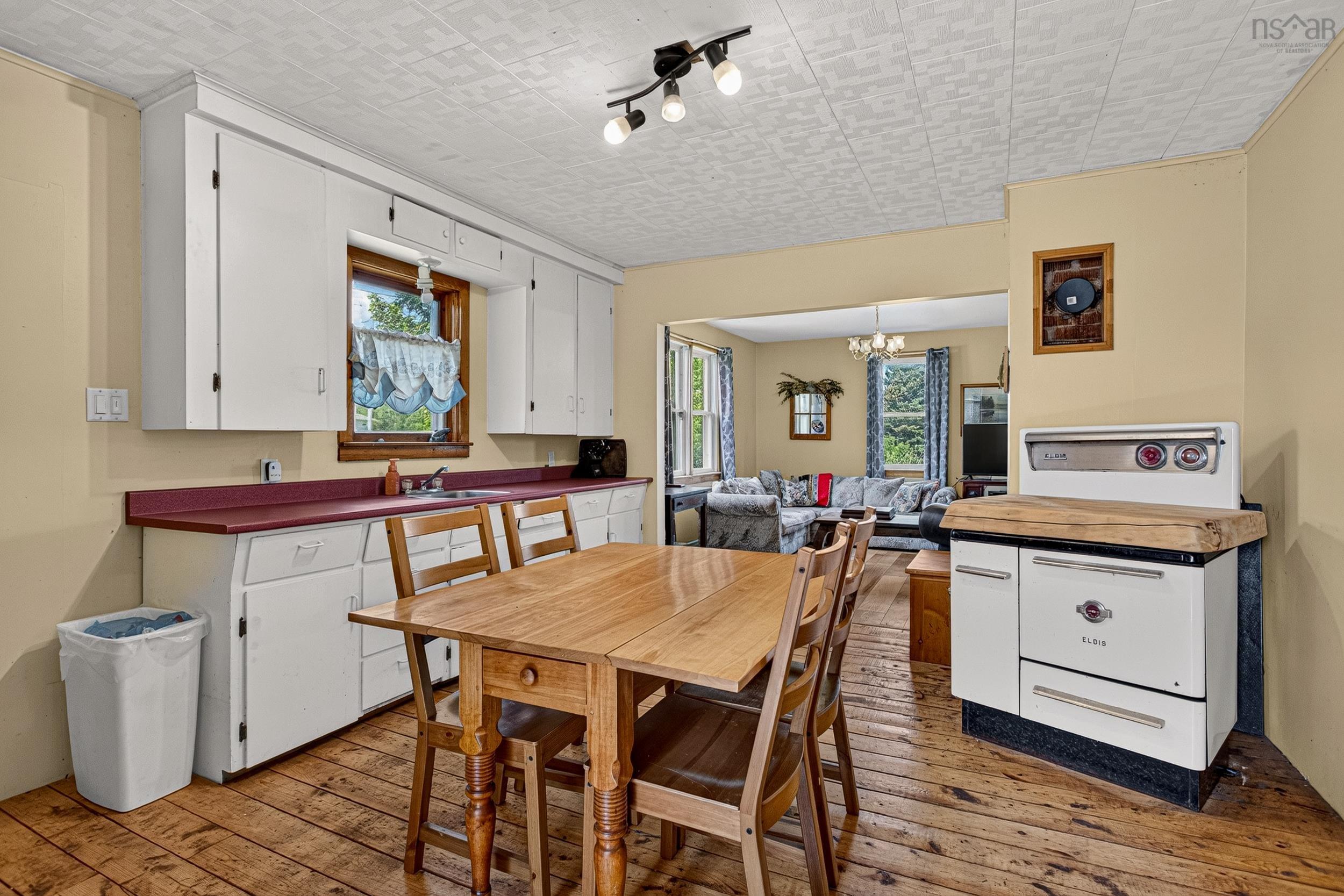 $324,900.00: 20 Highway 307, Wentworth Centre