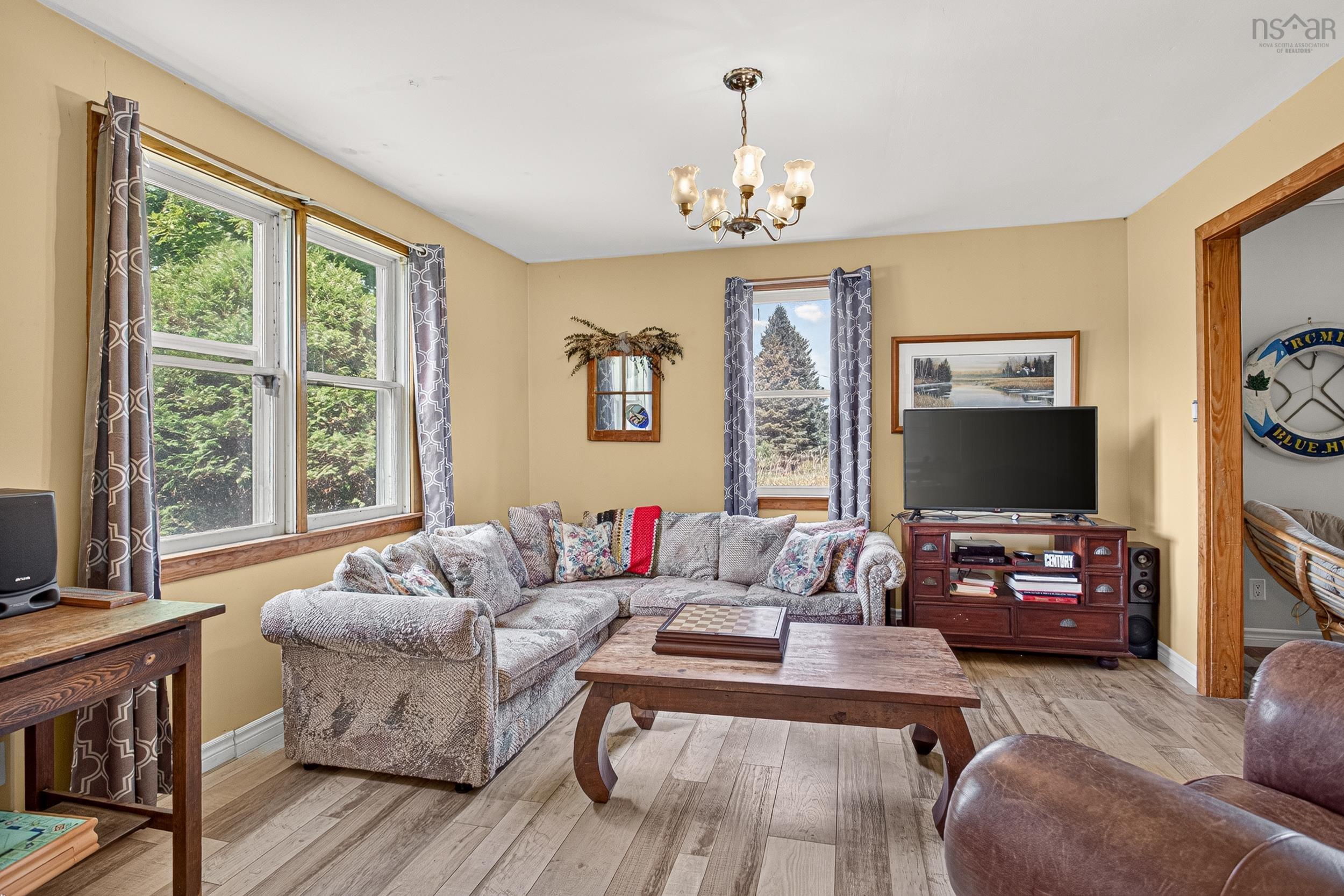 $324,900.00: 20 Highway 307, Wentworth Centre