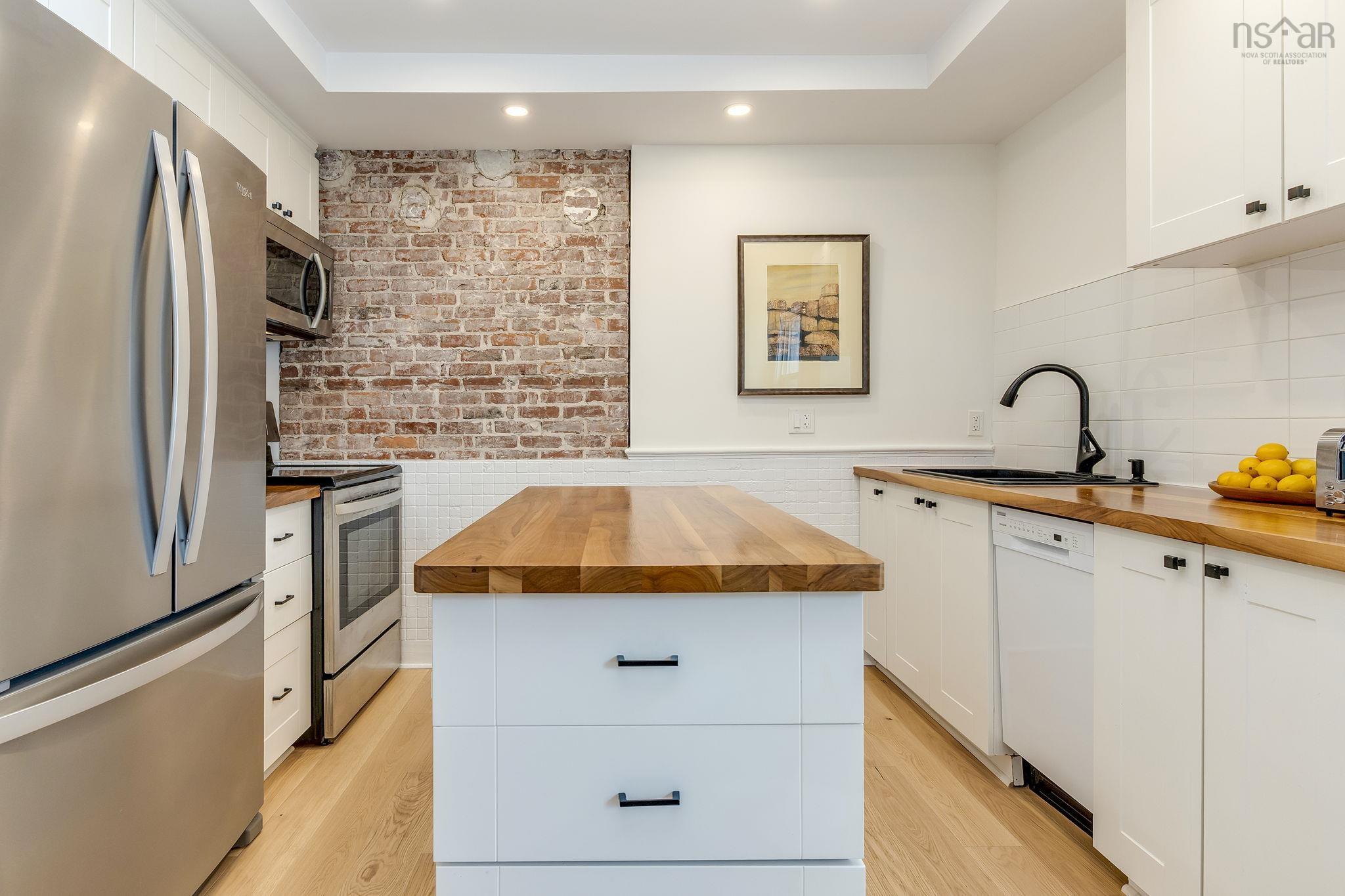 $739,900.00: 5547 Kane Place, Halifax