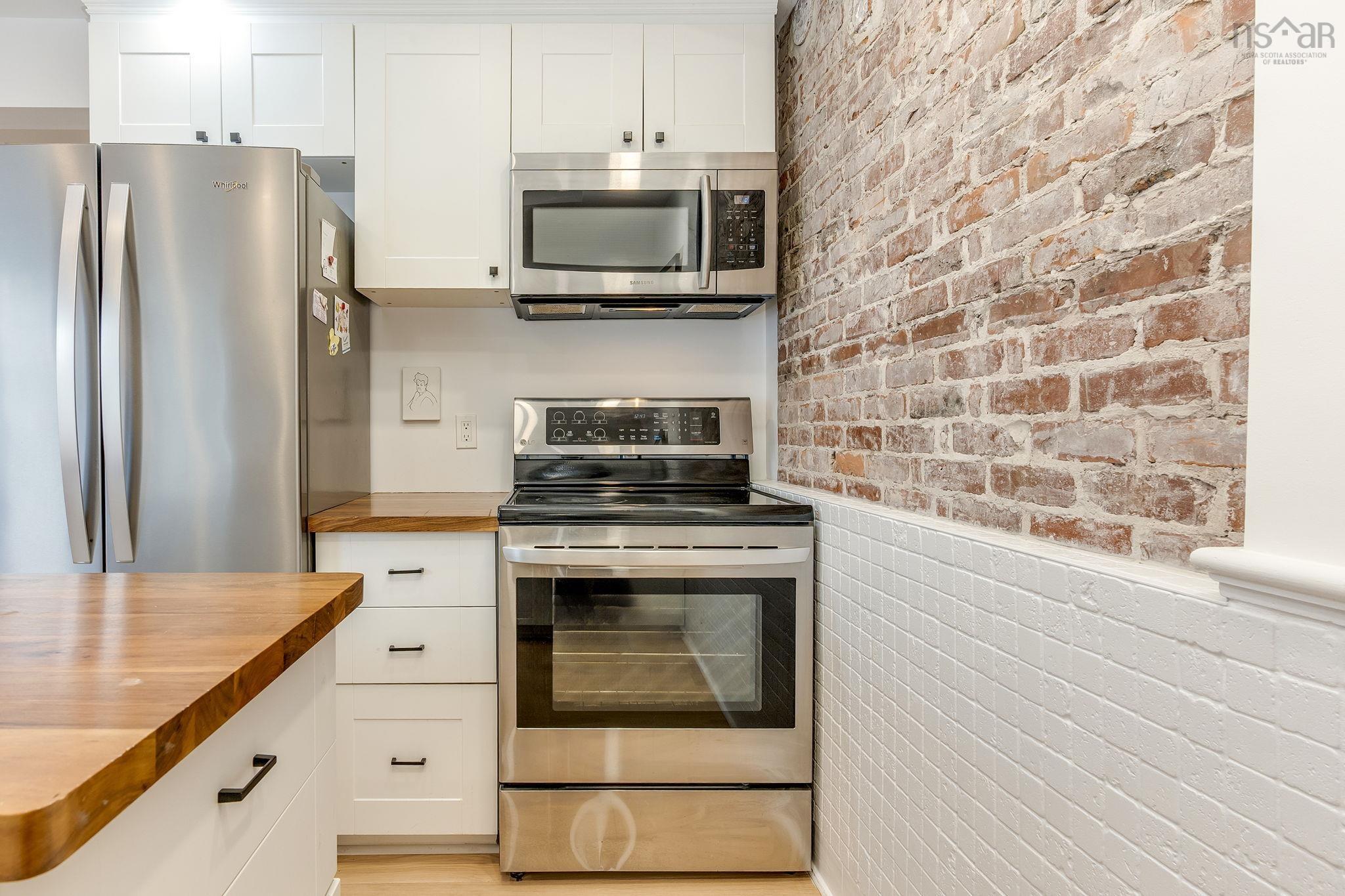 $739,900.00: 5547 Kane Place, Halifax