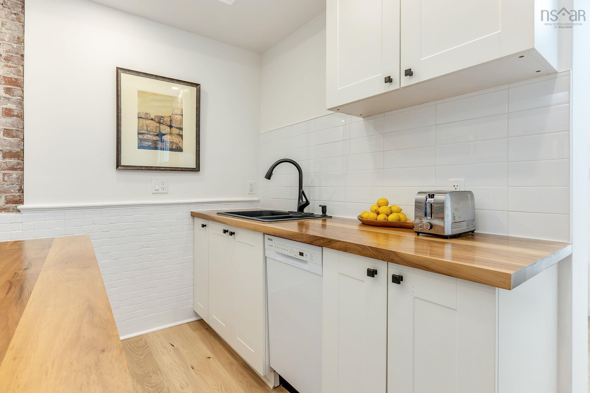 $739,900.00: 5547 Kane Place, Halifax